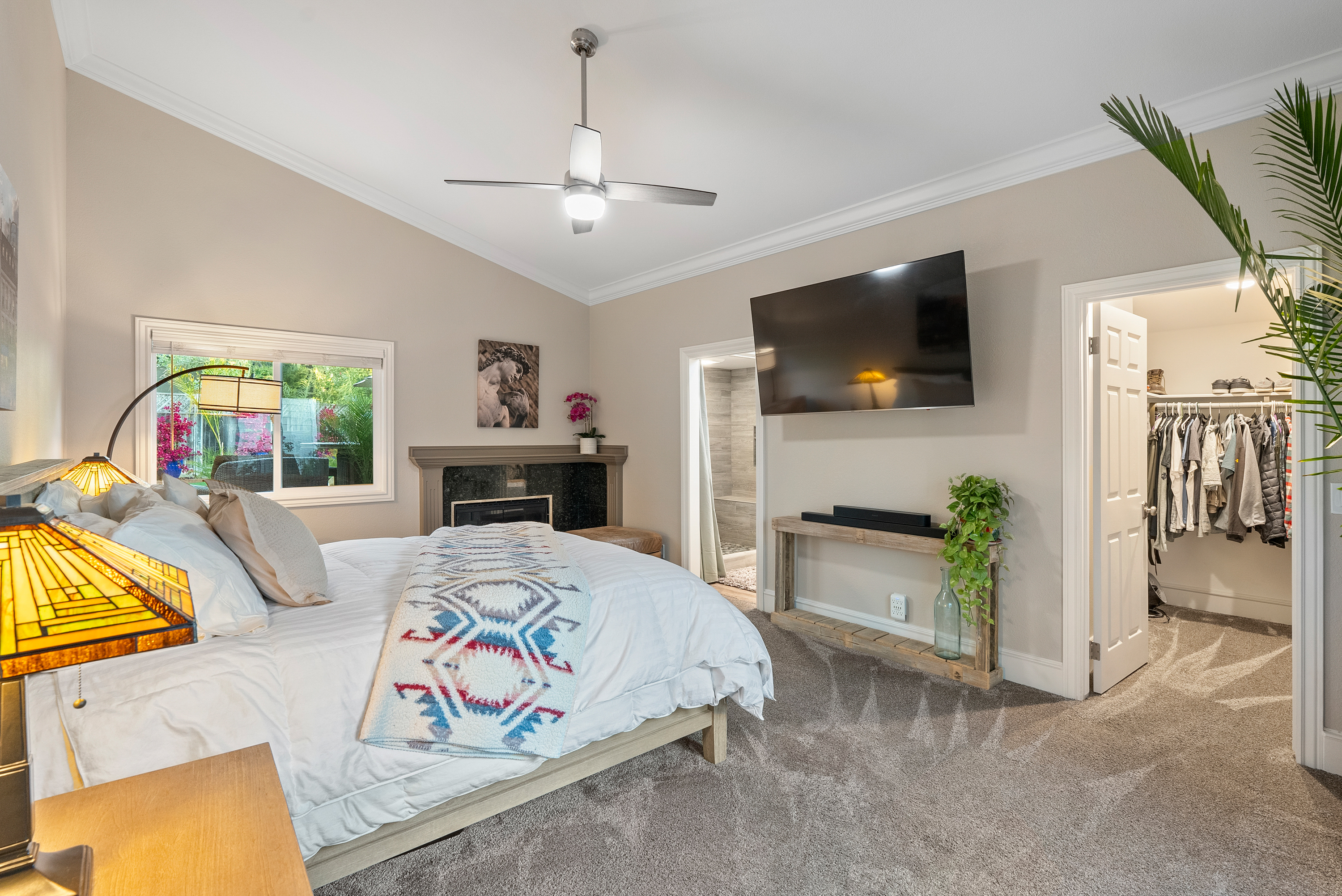  5282 Hillcrest Drive - 物件實景