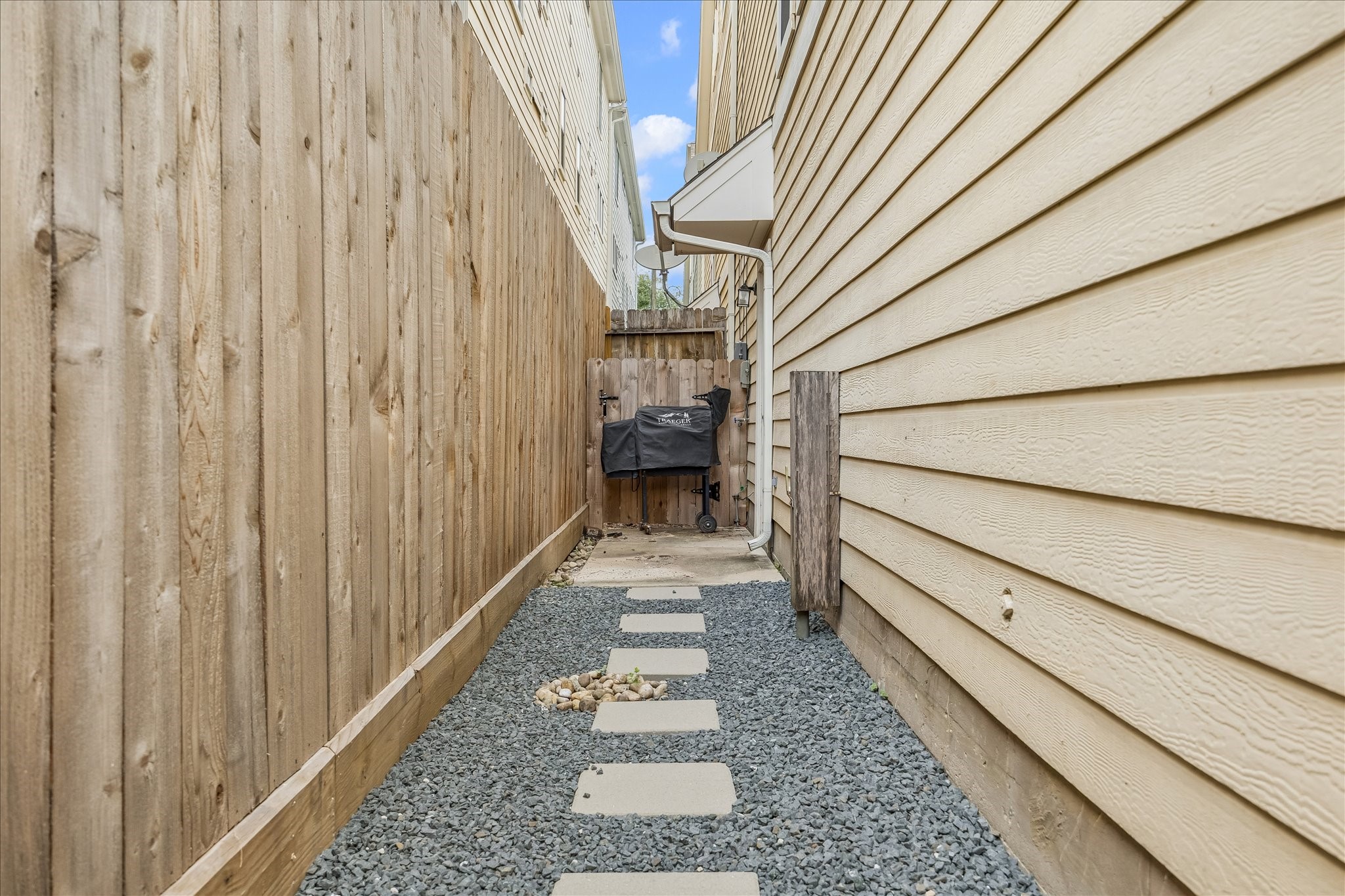  1624 W 25th Street B - 物件實景