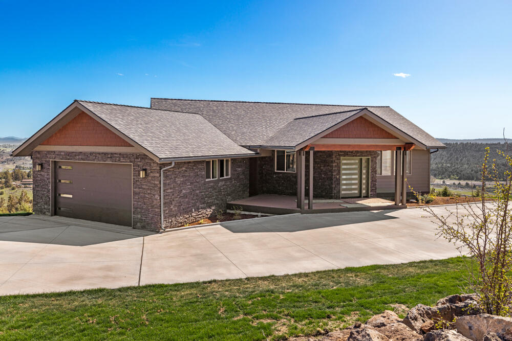 Klamath Falls, Oregon, 97601, United States, 3 Bedrooms Bedrooms, ,4 BathroomsBathrooms,Residential,For Sale,1794380