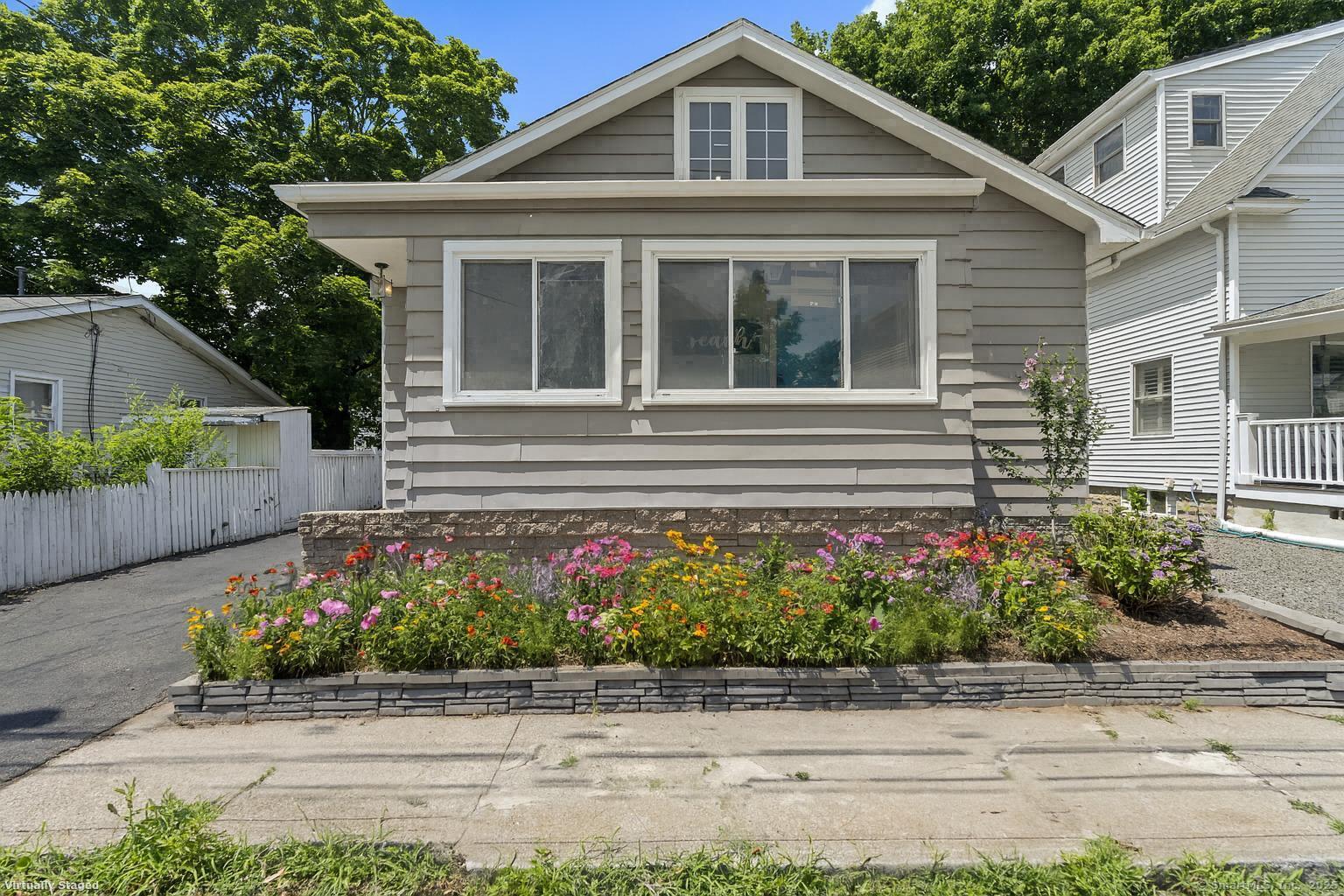 Milford, Connecticut, 06460, United States, 3 Bedrooms Bedrooms, ,2 BathroomsBathrooms,Residential,For Sale,1896652