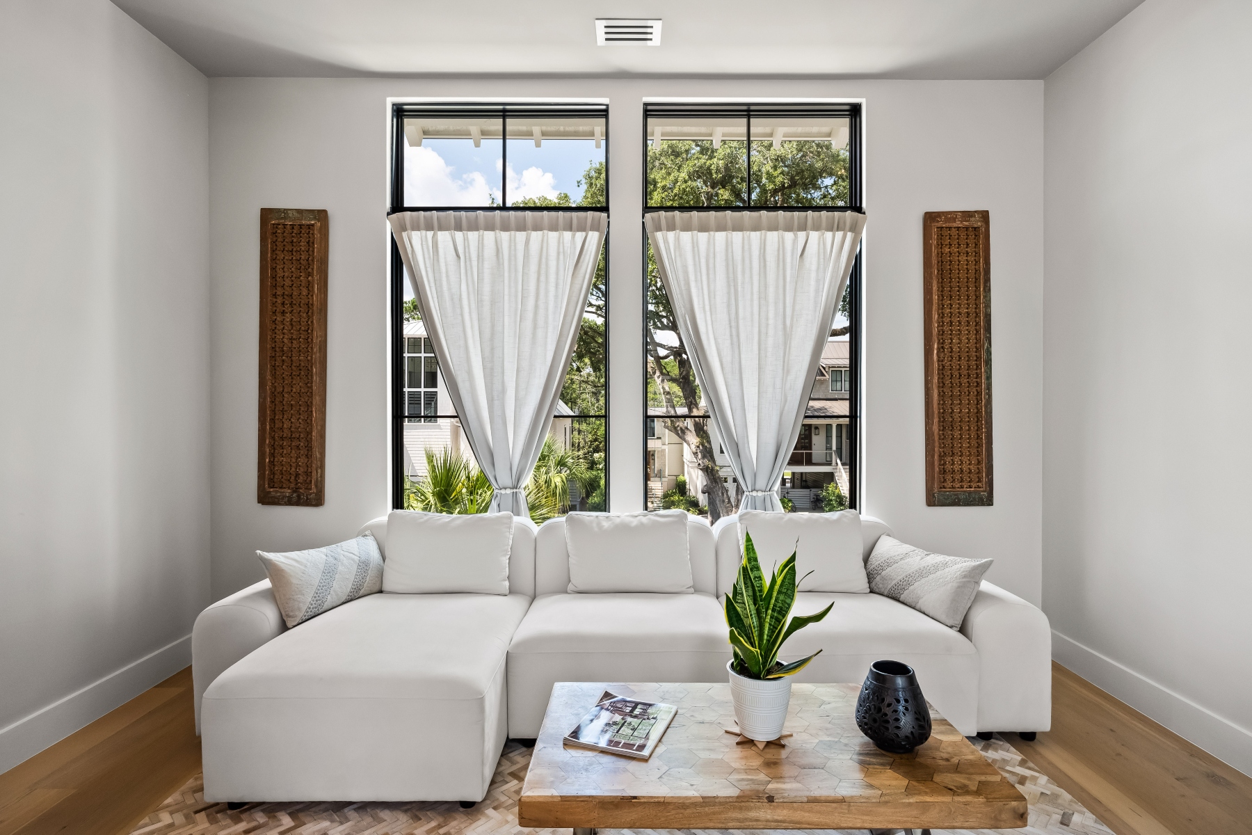  700 Stucco Lane, Mount Pleasant - 物件實景
