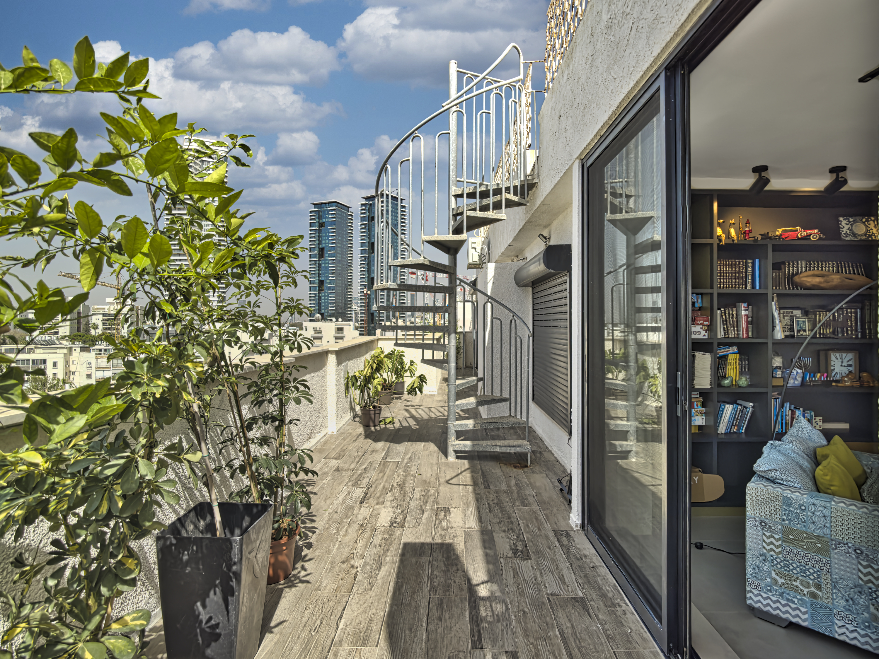  Exceptional Penthouse with Expansive Private Rooftop  Old North - 物件實景