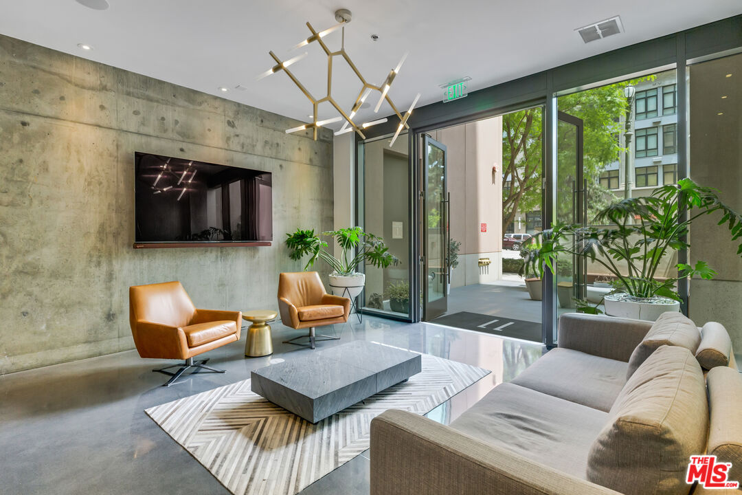 Los Angeles, California, 90015, United States, 1 Bedroom Bedrooms, ,1 BathroomBathrooms,Residential,For Sale,1911768