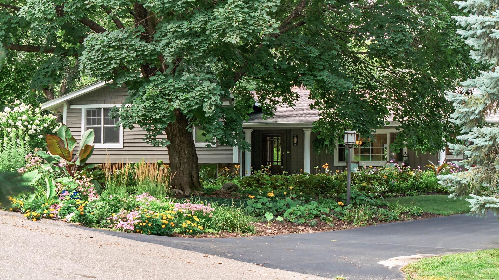 Minnetonka, Minnesota, 55345, United States, 5 Bedrooms Bedrooms, ,2 BathroomsBathrooms,Residential,For Sale,1919862