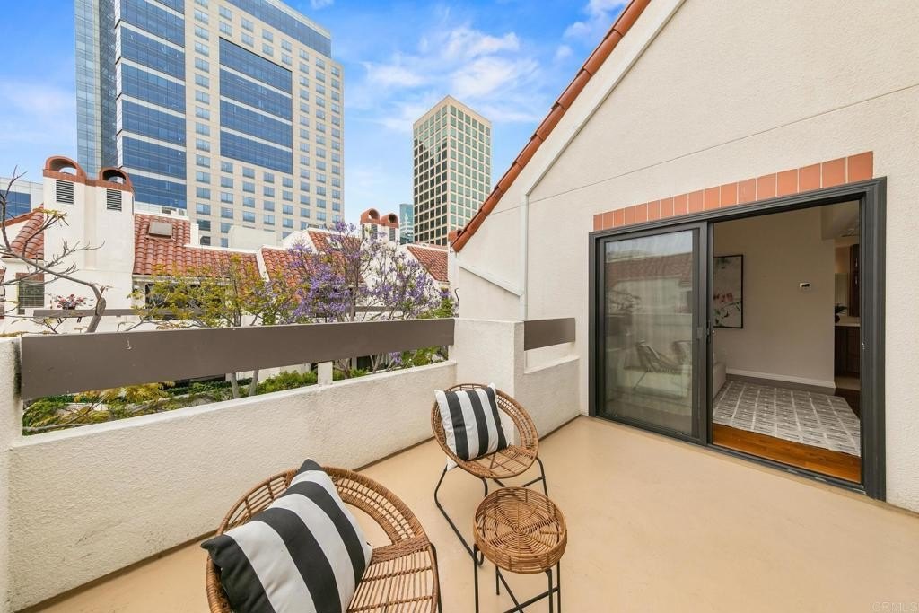 San Diego, California, 92101, United States, 2 Bedrooms Bedrooms, ,2 BathroomsBathrooms,Residential,For Sale,1760340