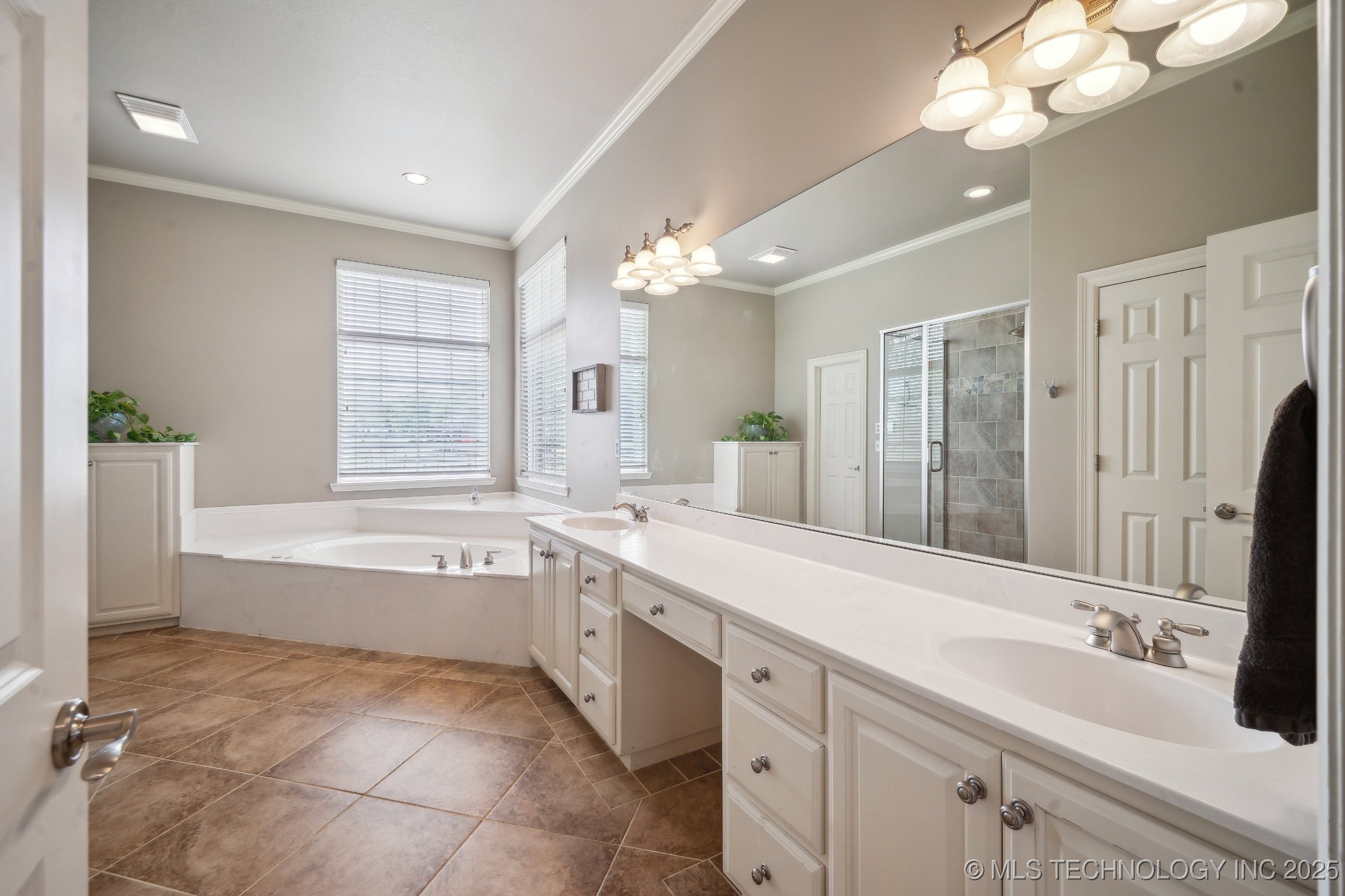 Claremore, Oklahoma, 74019, United States, 4 Bedrooms Bedrooms, ,4 BathroomsBathrooms,Residential,For Sale,1770559