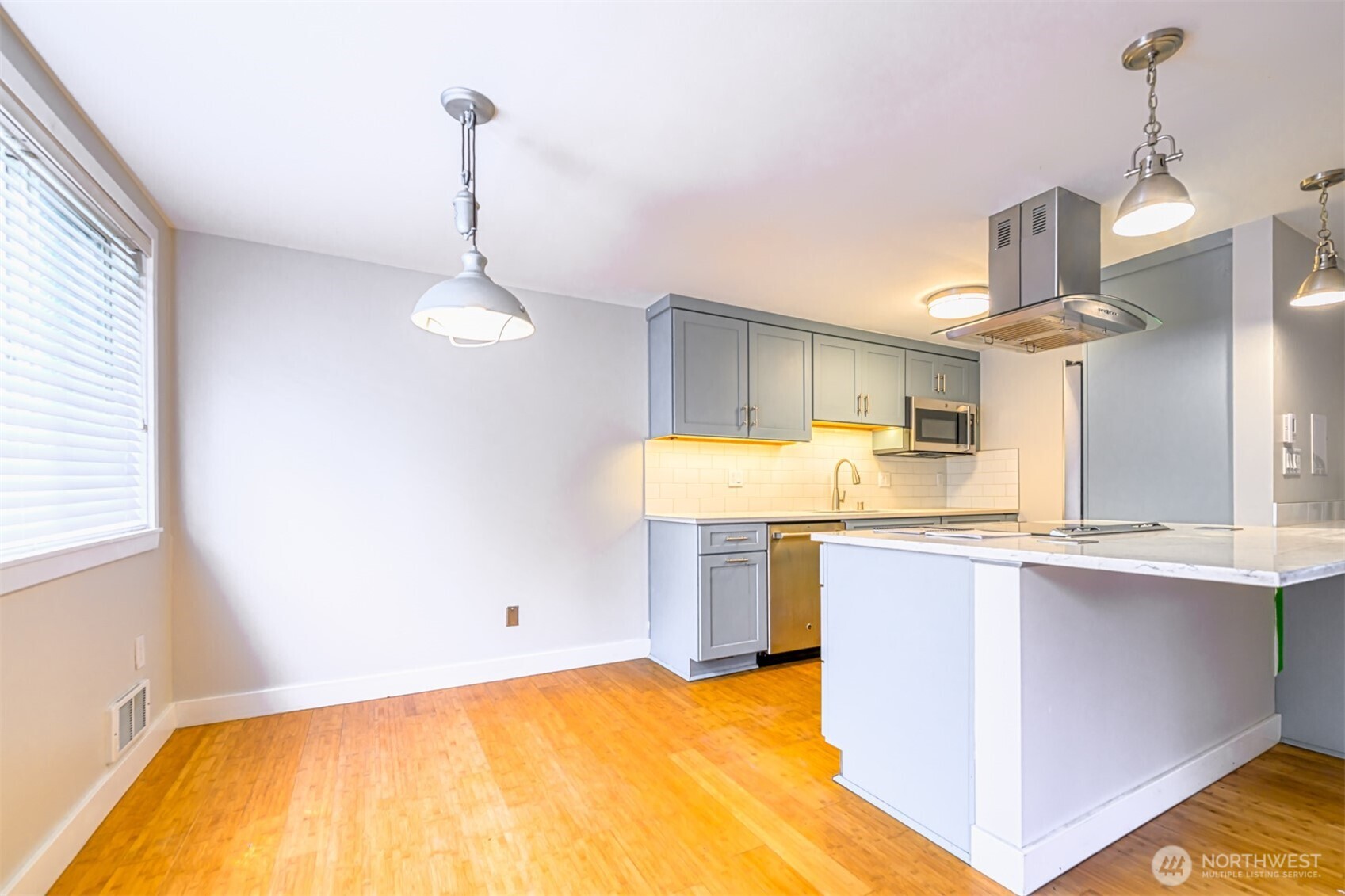 Redmond, Washington, 98052, United States, 2 Bedrooms Bedrooms, ,1 BathroomBathrooms,Residential,For Sale,1897825