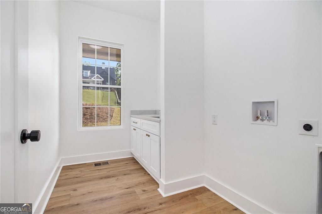 Dawsonville, Georgia, 30534, United States, 5 Bedrooms Bedrooms, ,7 BathroomsBathrooms,Residential,For Sale,1952234