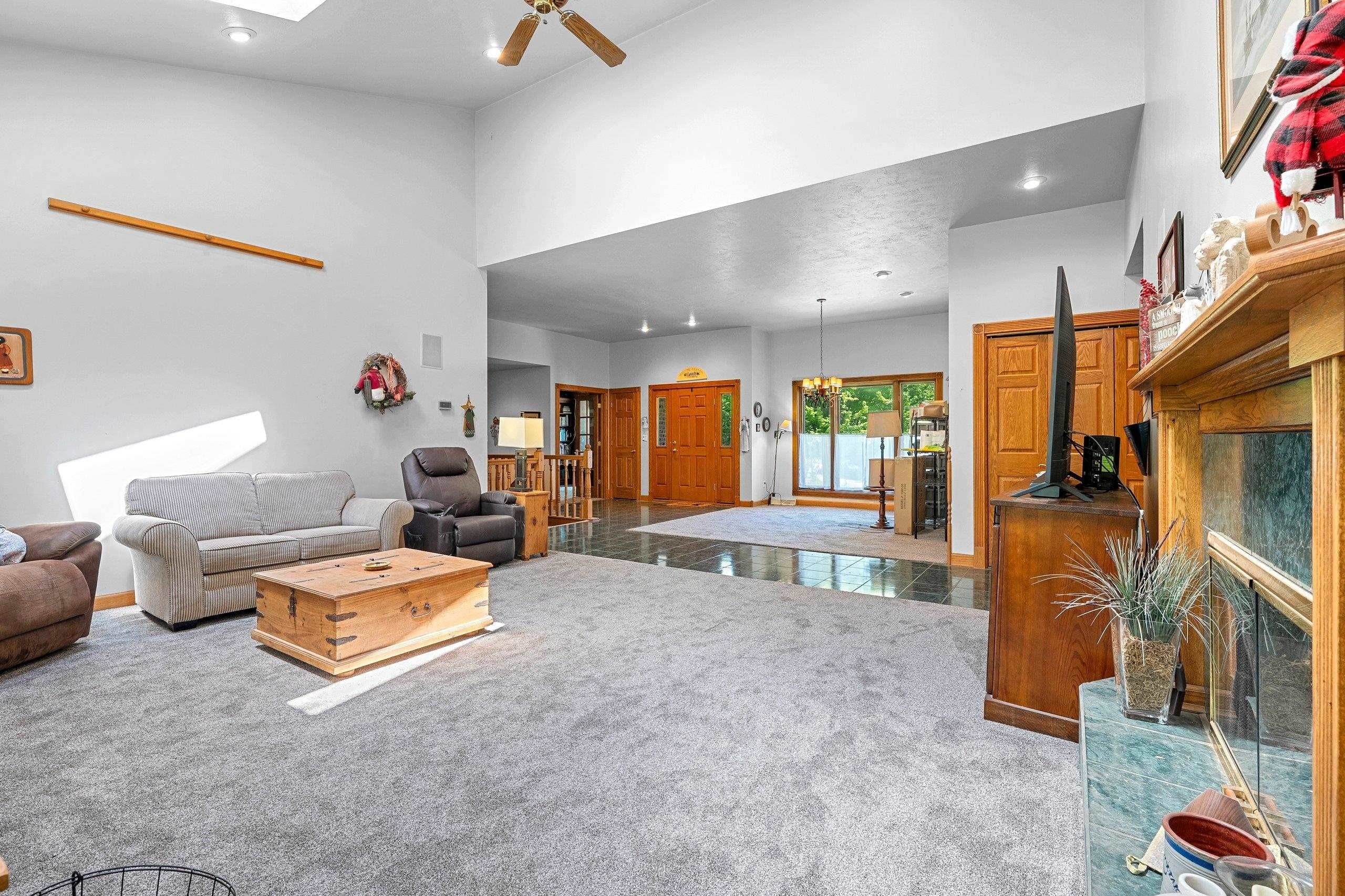 DE PERE, Wisconsin, 54115-9240, United States, 4 Bedrooms Bedrooms, ,4 BathroomsBathrooms,Residential,For Sale,2048017