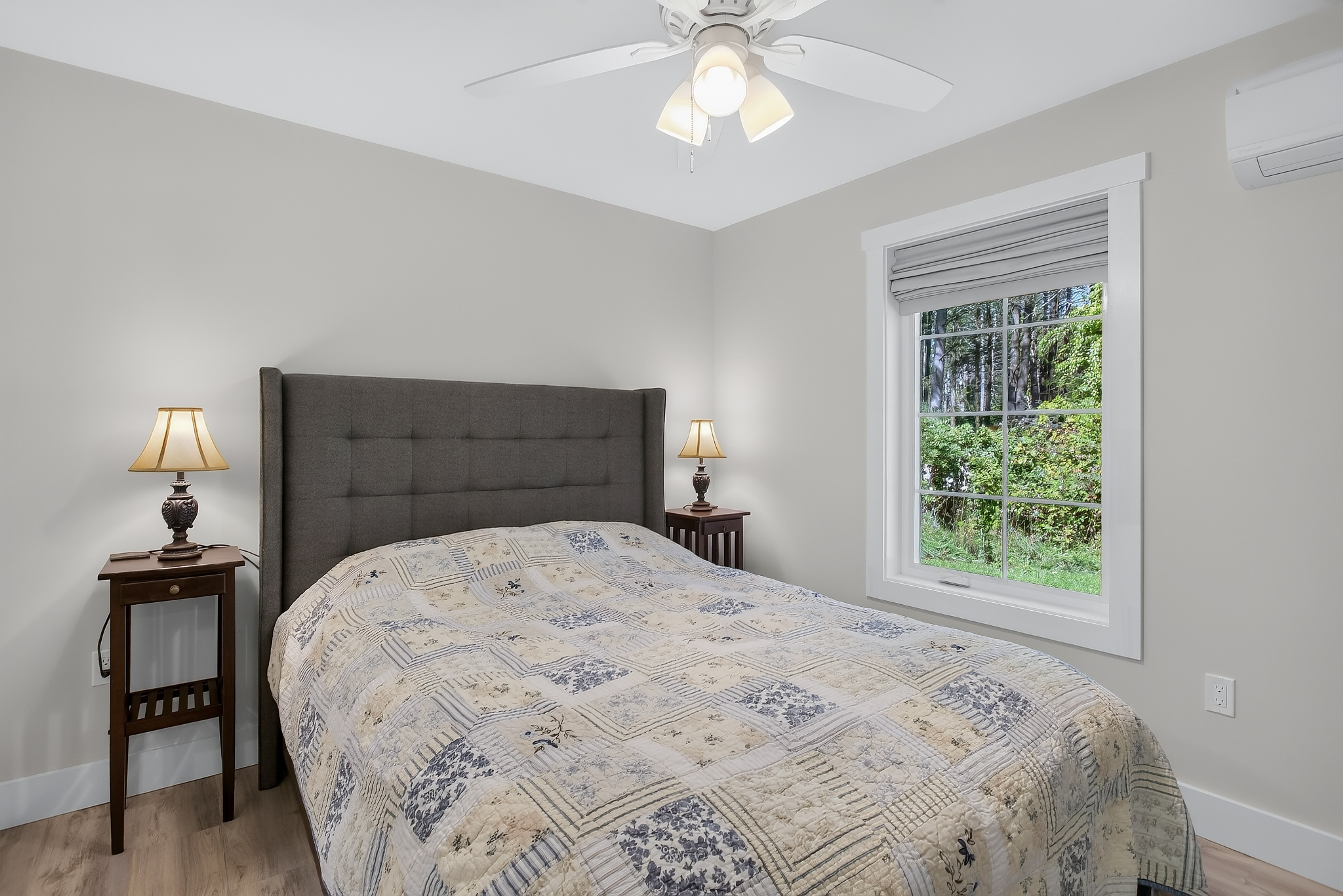  2022 Custom Craftsman: Main-Level Living, In-Law Suite, & Mountain Proximity - 物件實景