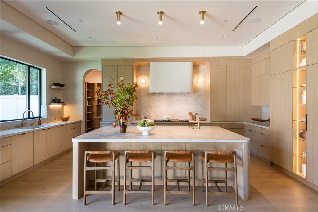 Sherman Oaks, California, 91423, United States, 6 Bedrooms Bedrooms, ,7 BathroomsBathrooms,Residential,For Sale,1990929