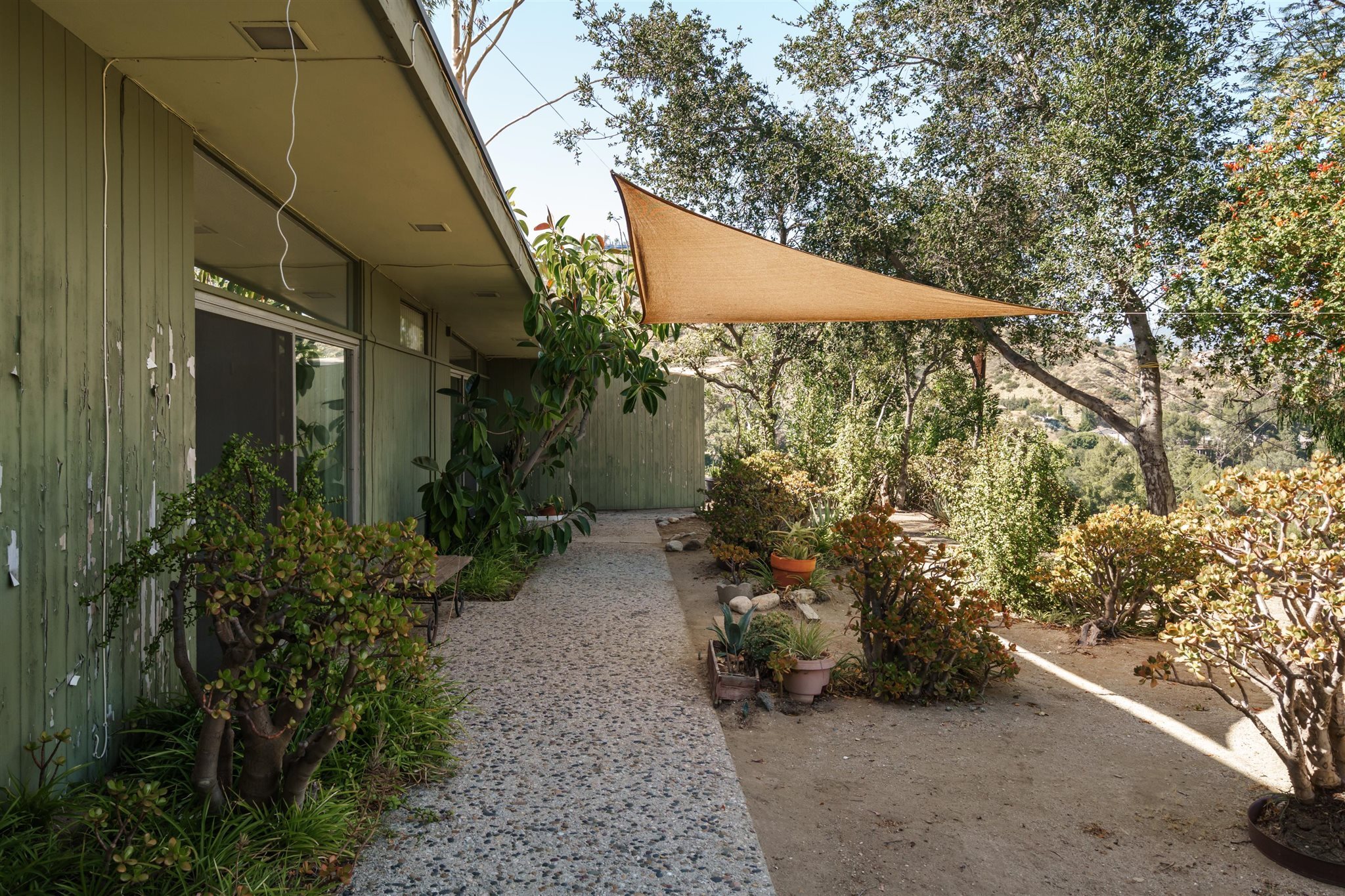 2885 Edgewick Road - 物件實景