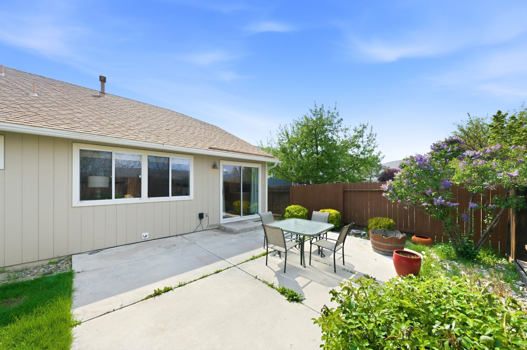  Turnkey Living with High Ceilings & Upgrades Throughout - 物件實景