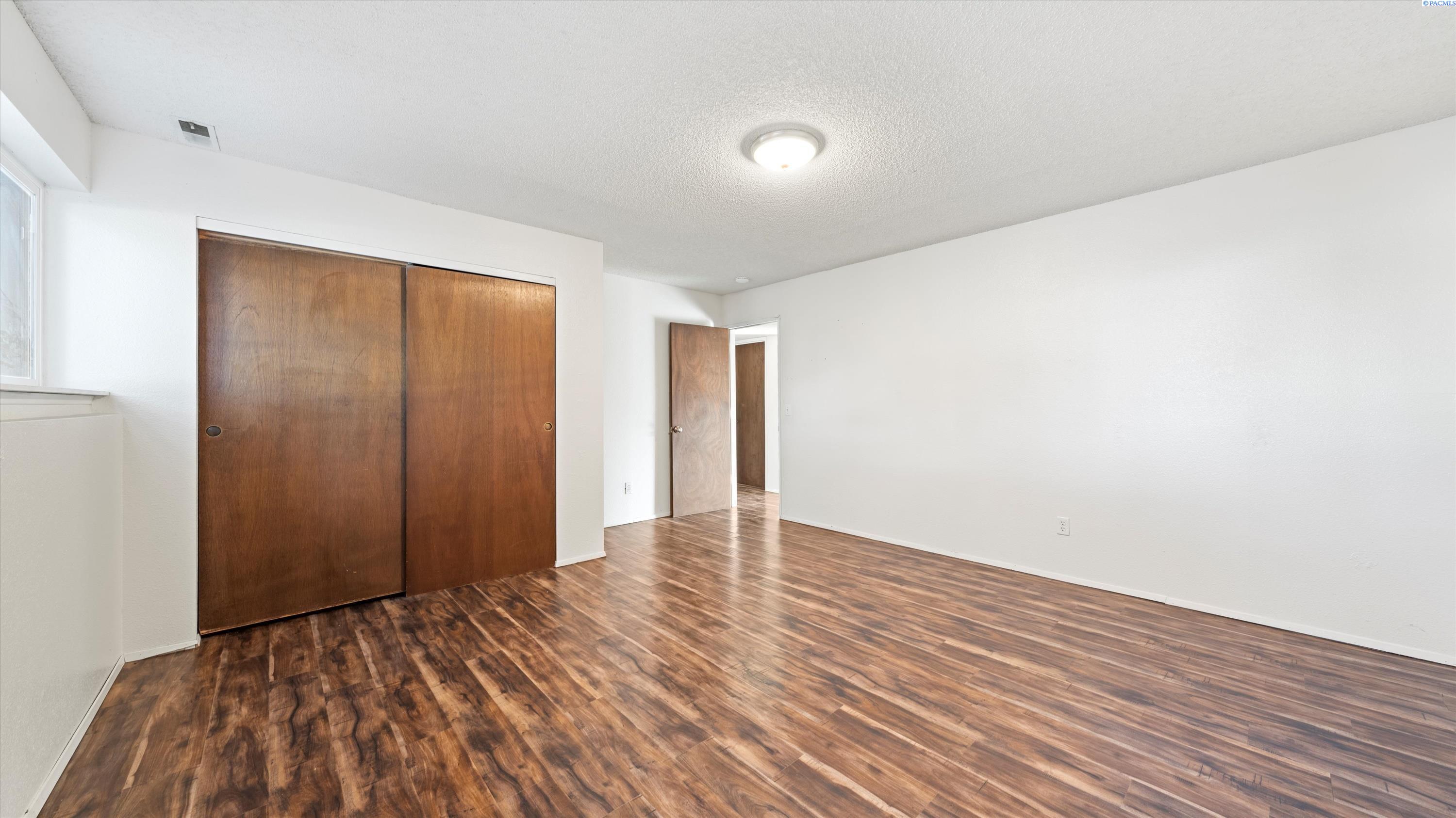 Kennewick, Washington, 99338, United States, 4 Bedrooms Bedrooms, ,1 BathroomBathrooms,Residential,For Sale,1933317