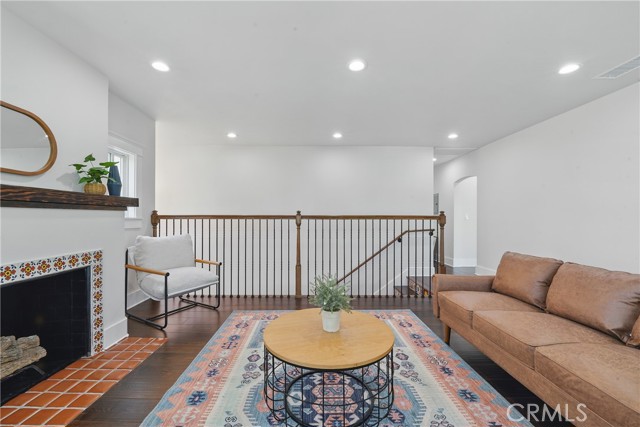 Los Angeles, California, 90018, United States, 5 Bedrooms Bedrooms, ,5 BathroomsBathrooms,Residential,For Sale,1984330