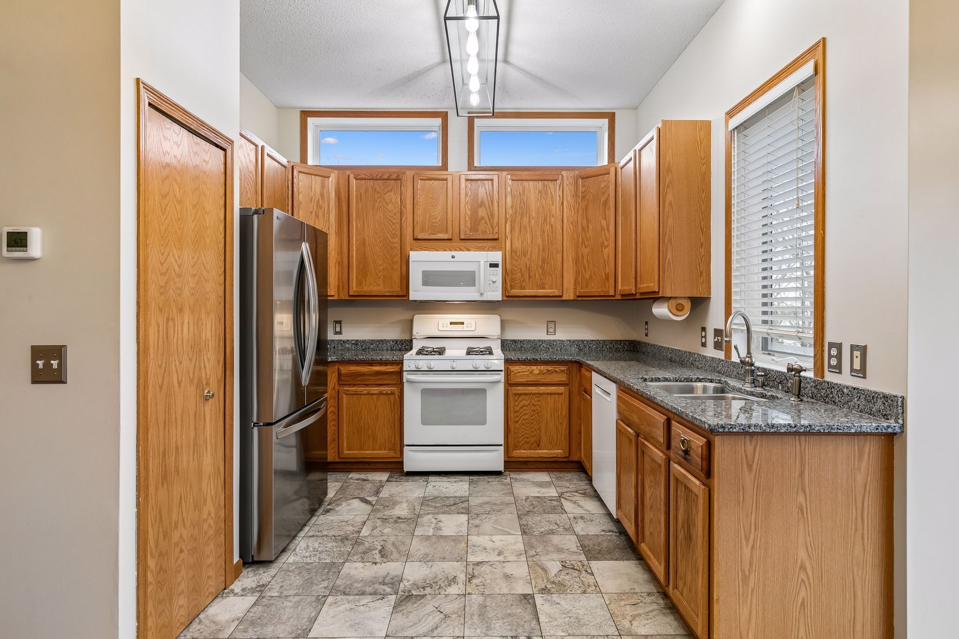  Cul-de-Sac Living with Over an Acre of Land - 物件實景