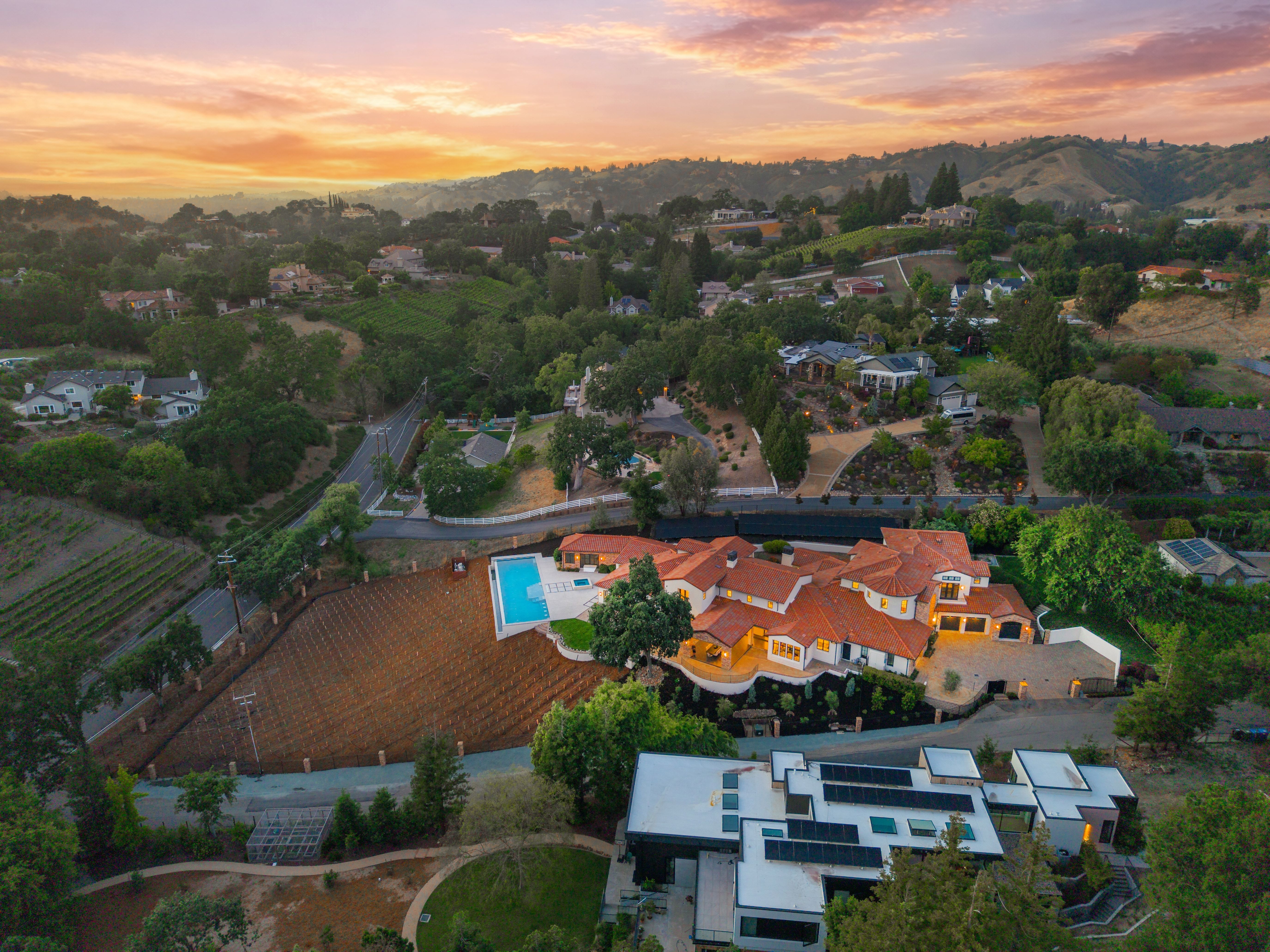  Grand Luxury Estate on 1.5± Acres with Vineyard and Infinity Pool - 物件實景