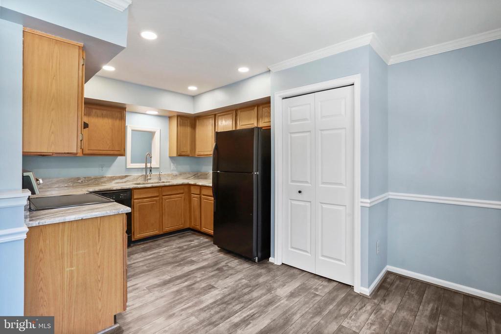 Sterling, Virginia, 20164, United States, 2 Bedrooms Bedrooms, ,3 BathroomsBathrooms,Residential,For Sale,2015095