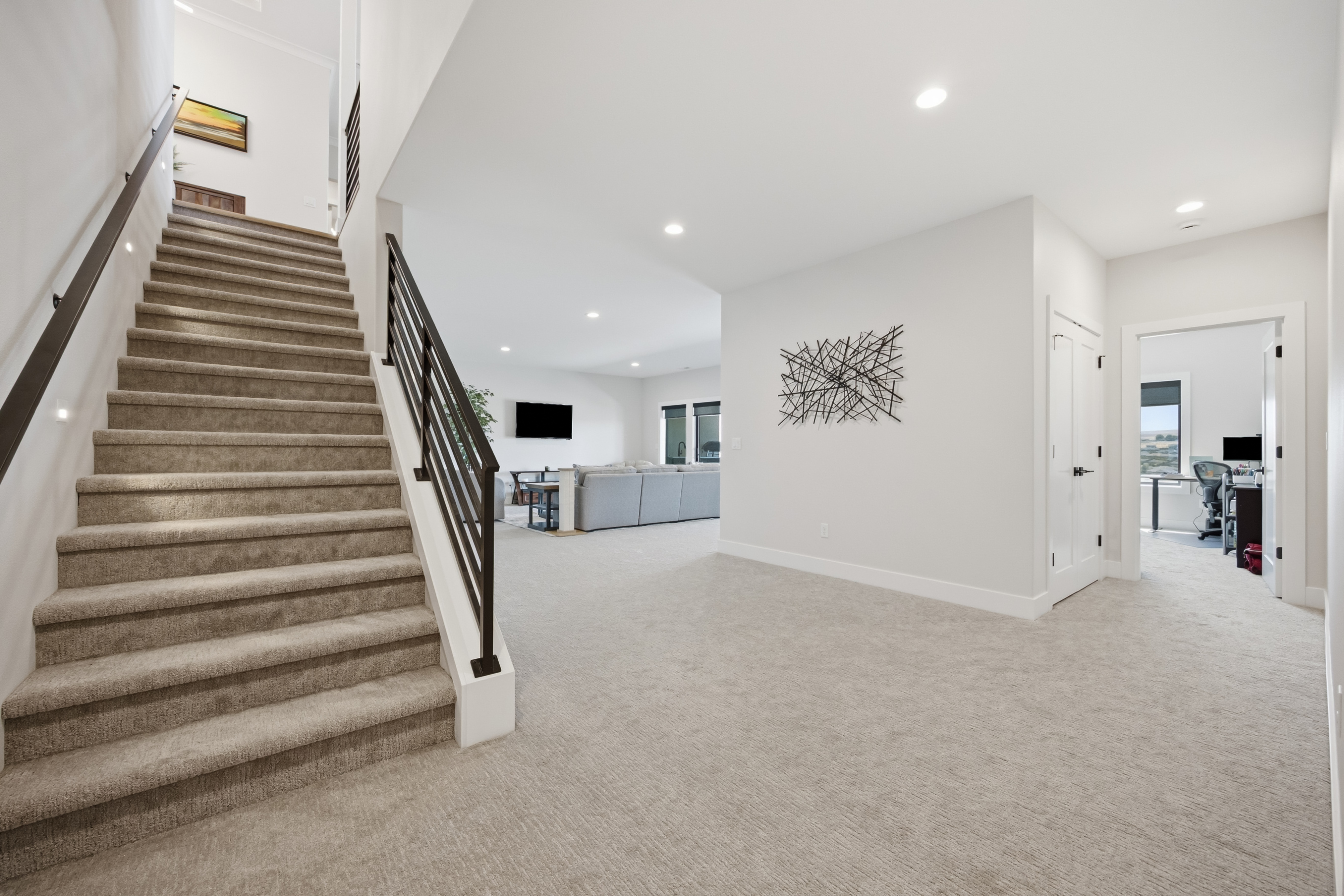  Discover This Stunning Resale Prodigy Homes Aria Basement Model - 物件實景