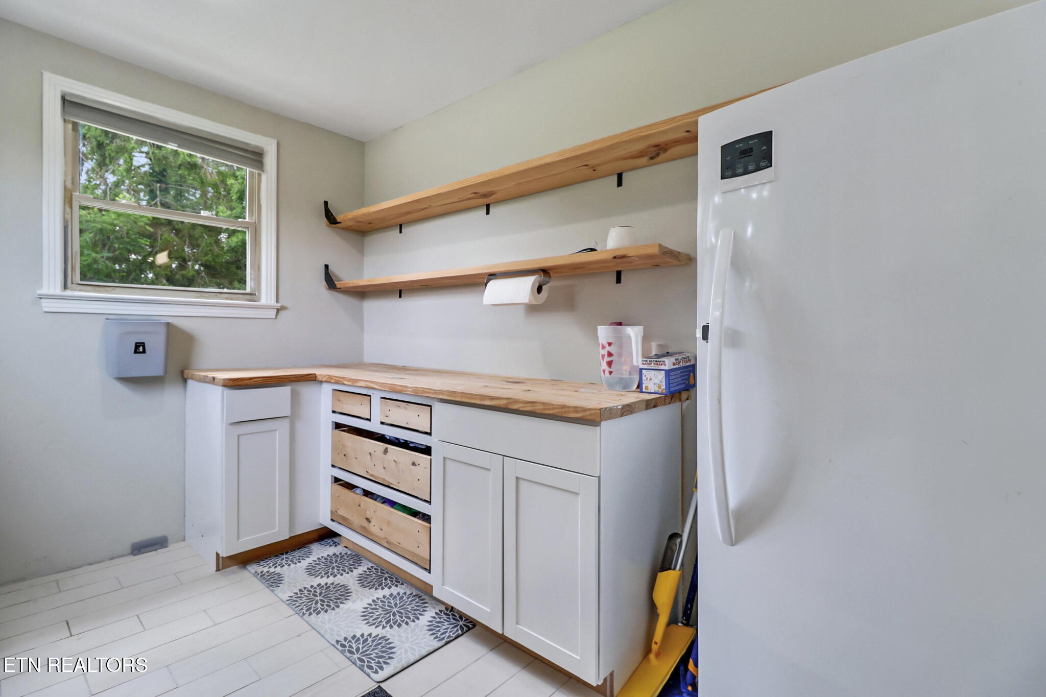 Crossville, Tennessee, 38571, United States, 5 Bedrooms Bedrooms, ,3 BathroomsBathrooms,Residential,For Sale,1986080