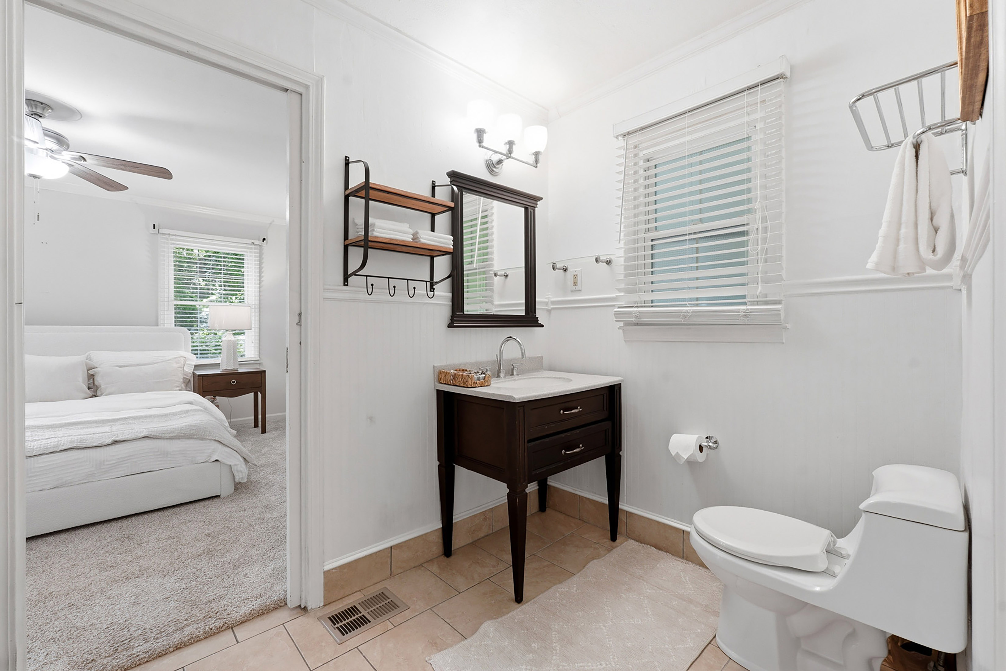  Charming Bungalow Tucked in Sought-After Lavista Park - 物件實景
