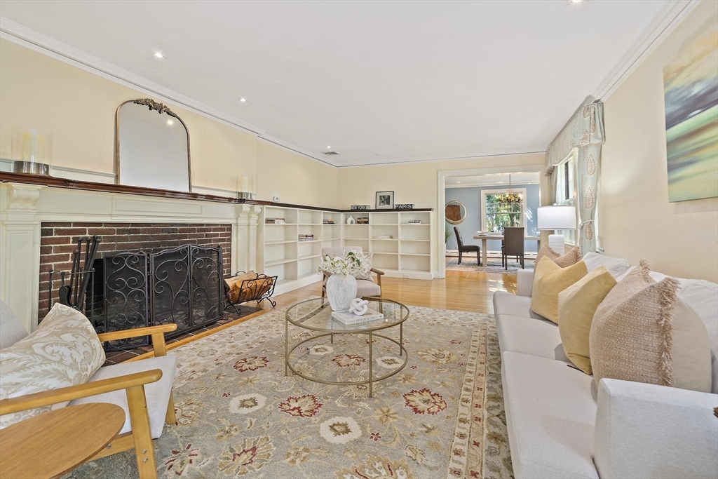 Newton, Massachusetts, 02468, United States, 4 Bedrooms Bedrooms, ,4 BathroomsBathrooms,Residential,For Sale,1829542