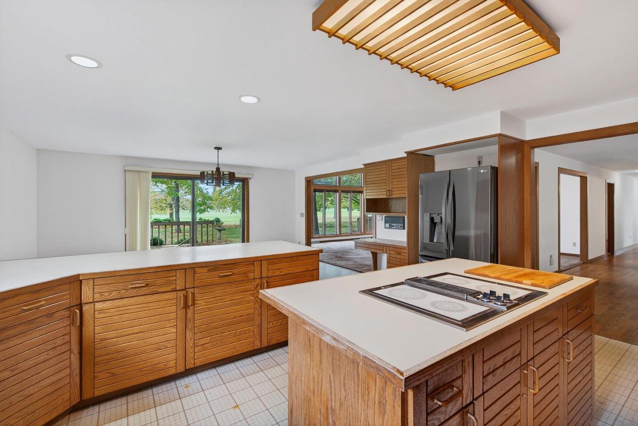 Oshkosh, Wisconsin, 54904, United States, 4 Bedrooms Bedrooms, ,3 BathroomsBathrooms,Residential,For Sale,1978045