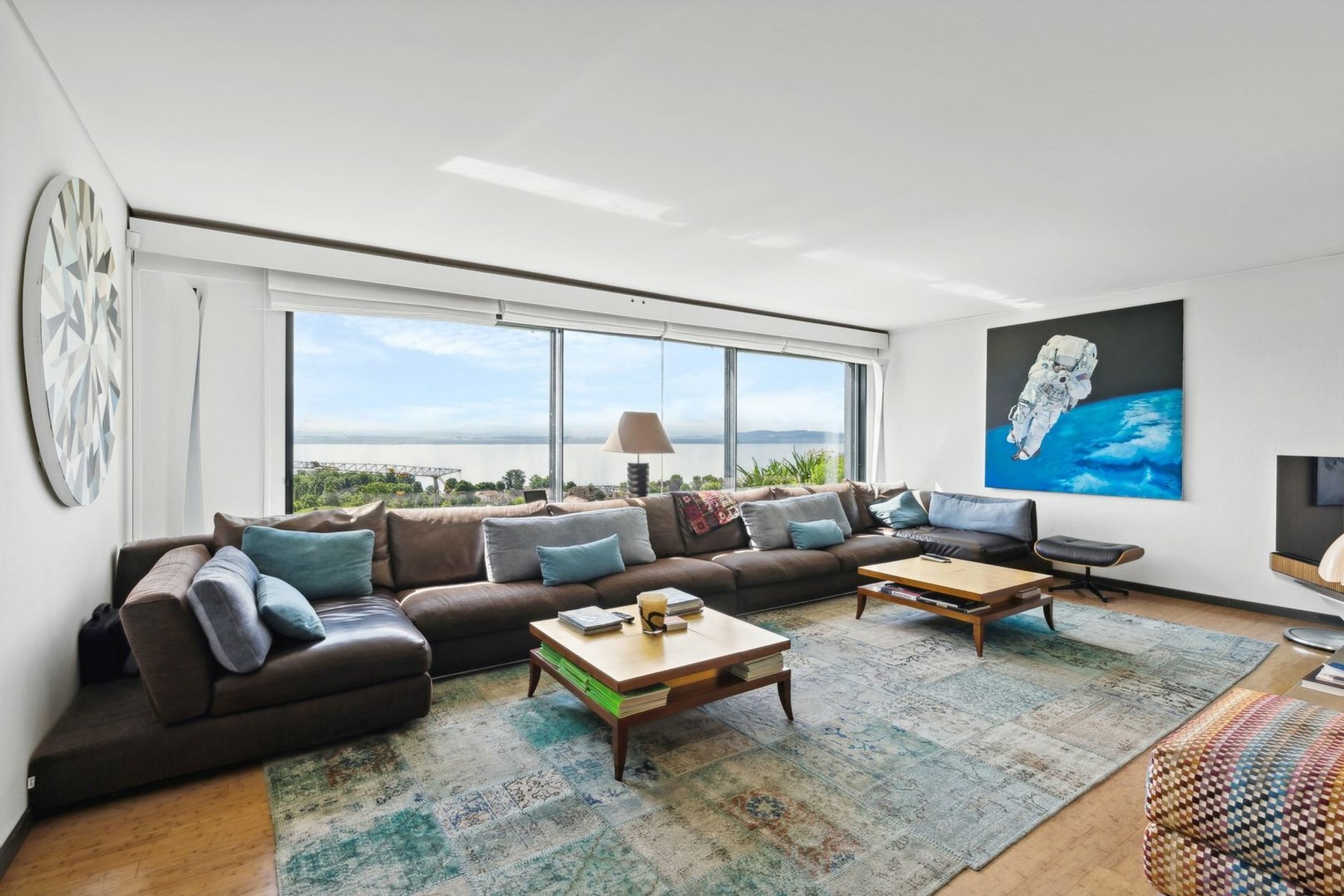  Contemporary villa with panoramic lake views and an indoor pool - 物件實景