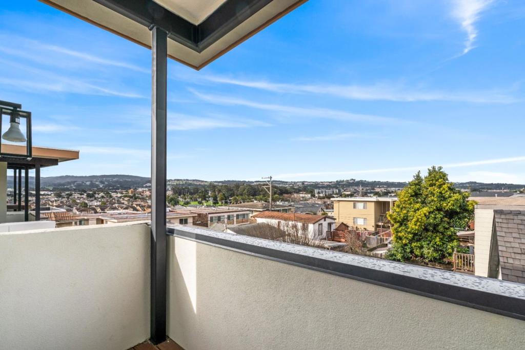 South San Francisco, California, 94080, United States, 4 Bedrooms Bedrooms, ,4 BathroomsBathrooms,Residential,For Sale,2034124