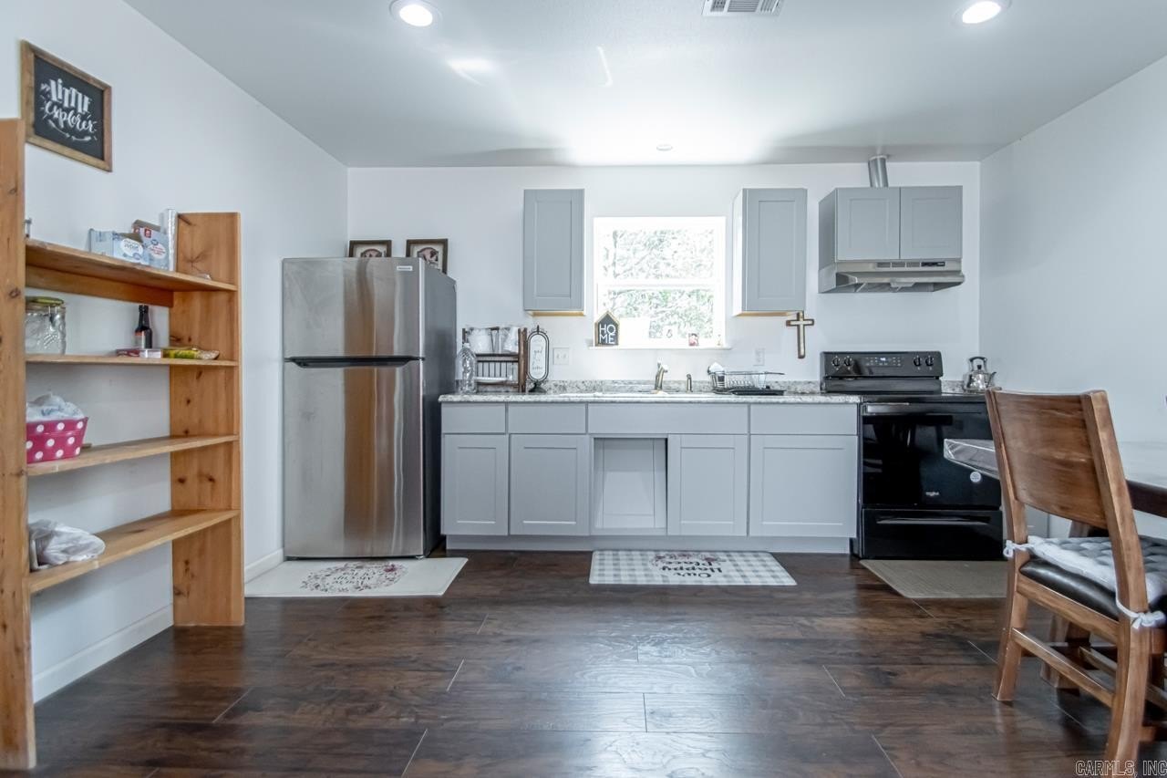 Lonsdale, Arkansas, 72087, United States, 4 Bedrooms Bedrooms, ,4 BathroomsBathrooms,Residential,For Sale,1974688