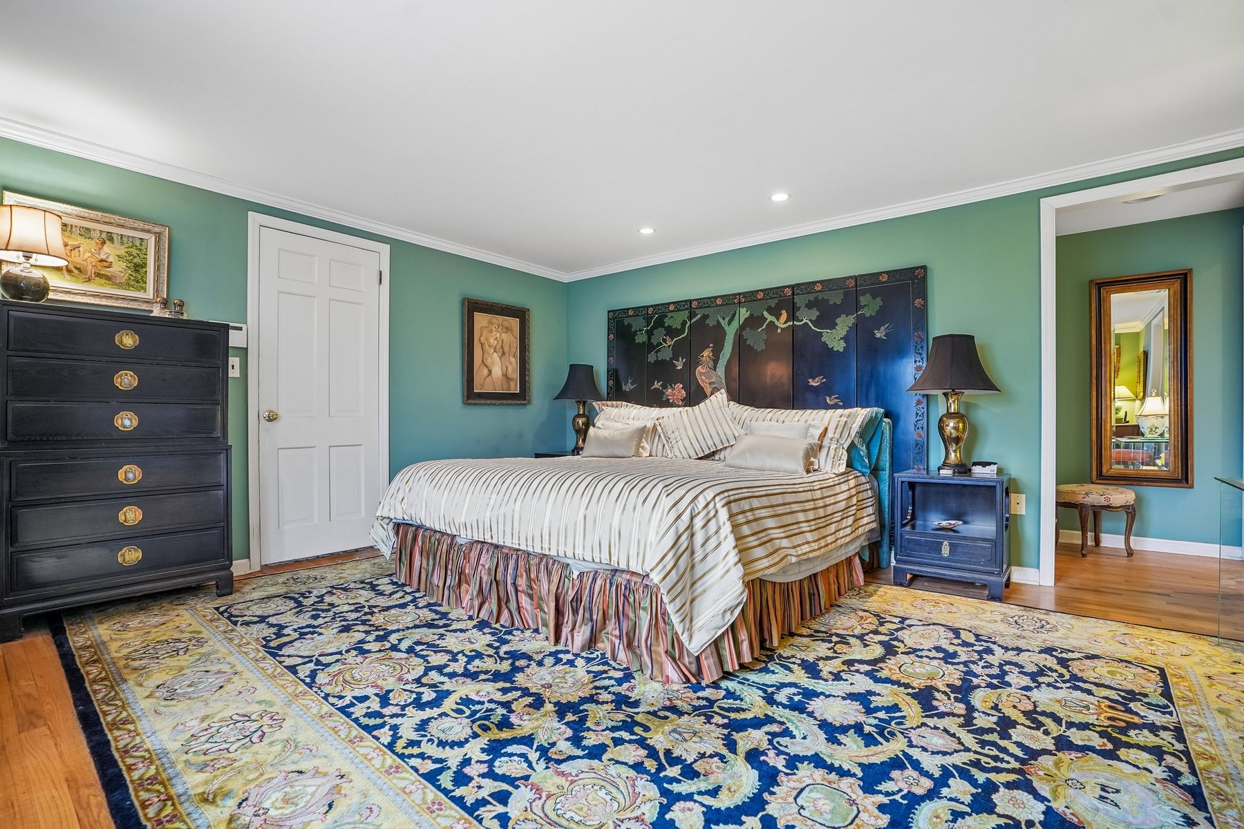  Classic Center Hall Colonial Privately Set on 1.2 Acres - 物件實景