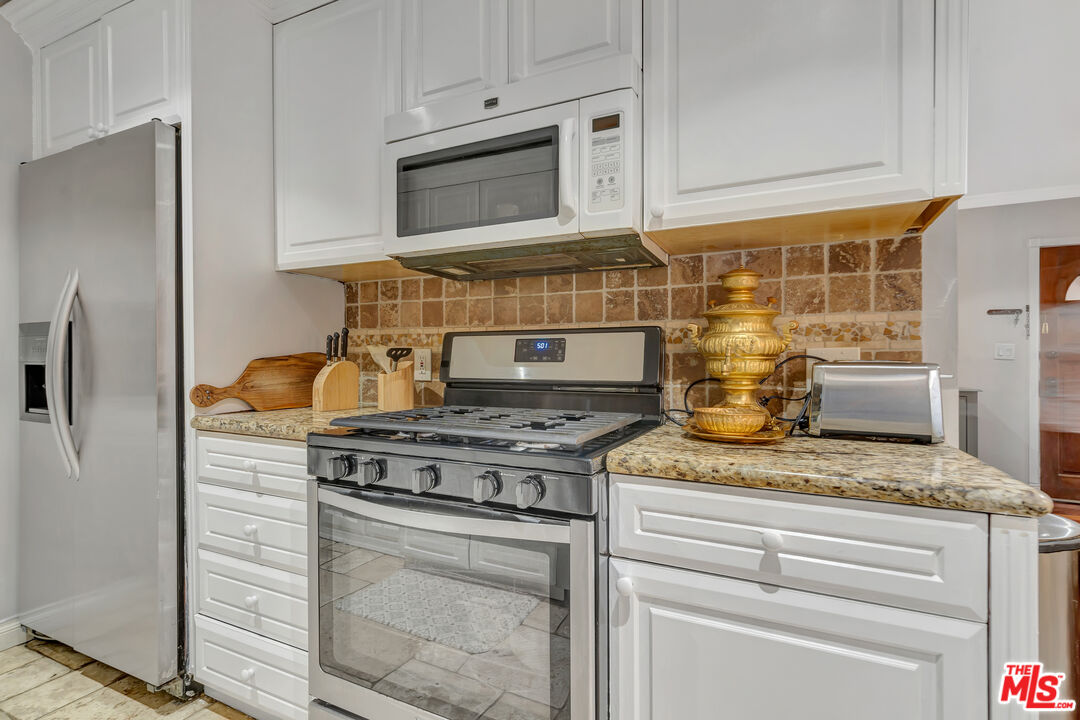 Encino, California, 91436, United States, 2 Bedrooms Bedrooms, ,2 BathroomsBathrooms,Residential,For Sale,1901269