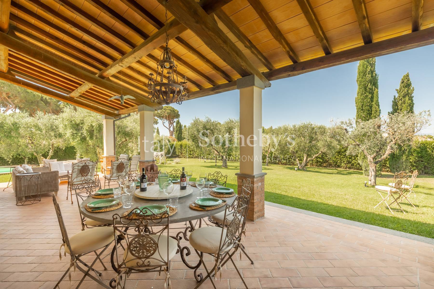  Villa with Stunning Pool and Private Park - 物件實景