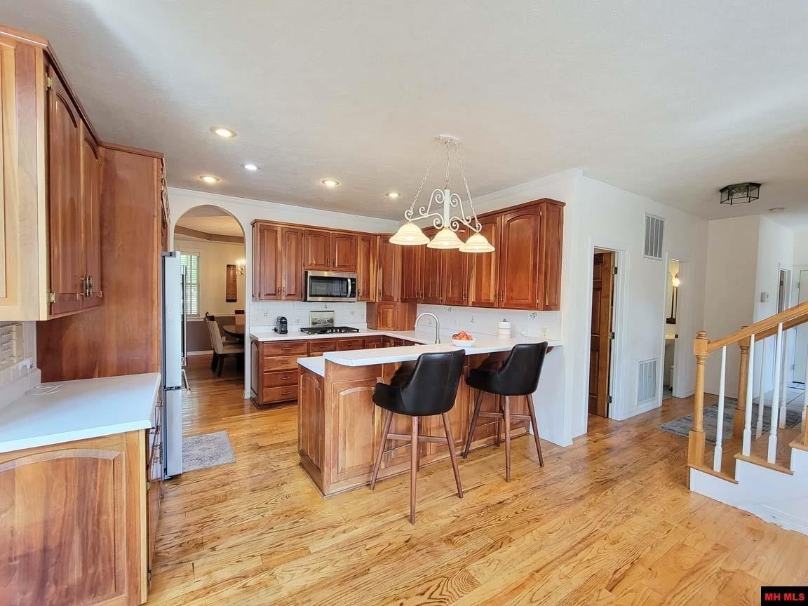Mountain Home, Arkansas, 72653, United States, 4 Bedrooms Bedrooms, ,5 BathroomsBathrooms,Residential,For Sale,2018270