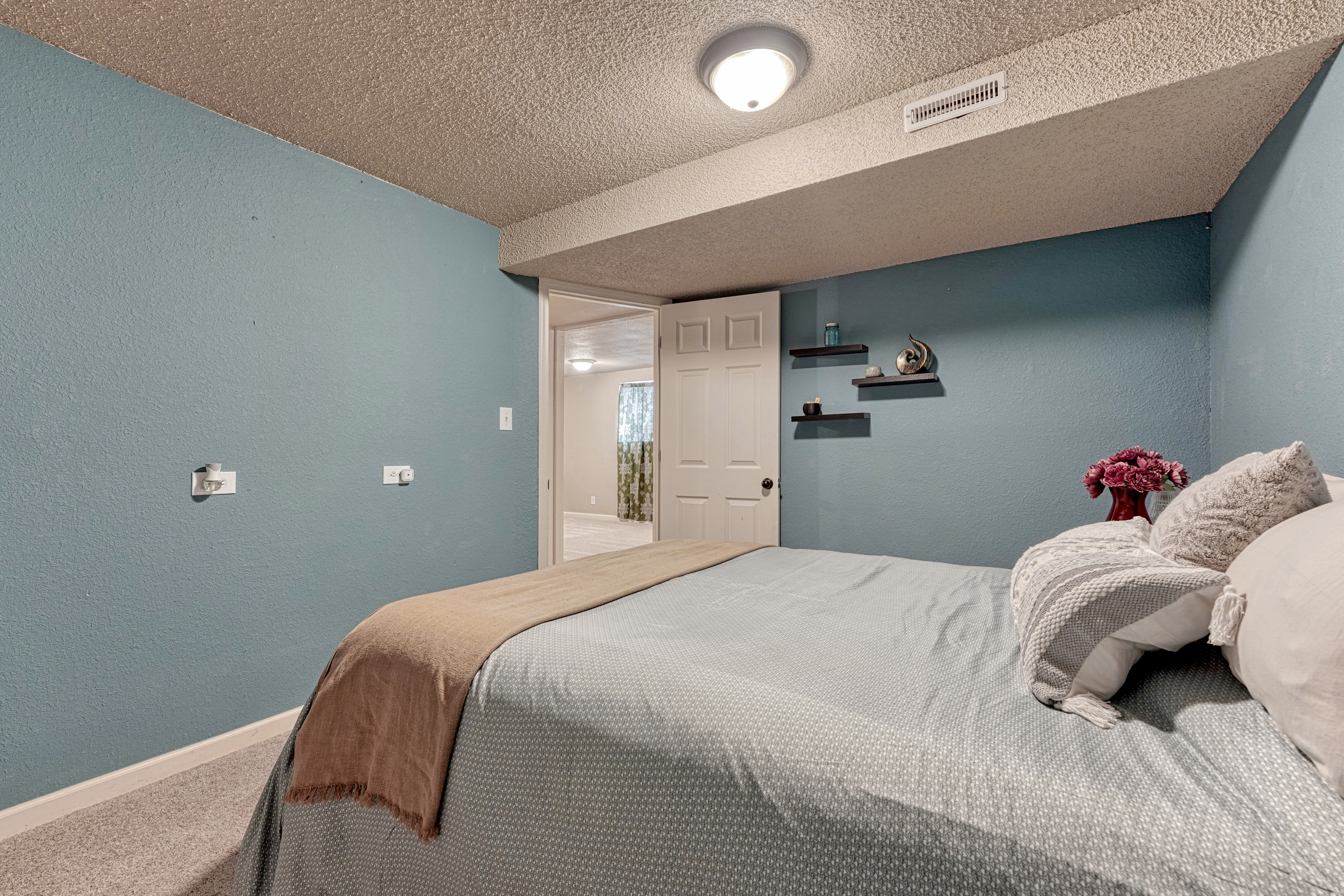  Move-In Ready Ranch Home with 6 Bedrooms in Southburough - 物件實景