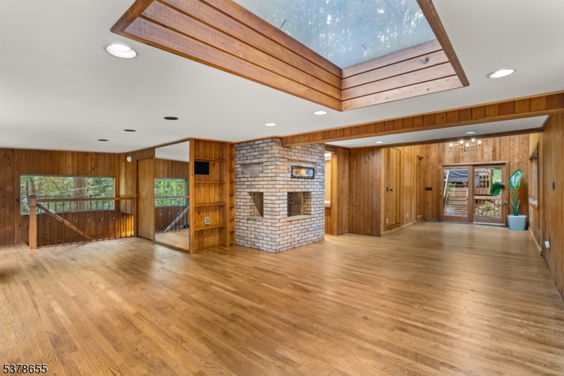 Lebanon Twp., New Jersey, 08826, United States, 3 Bedrooms Bedrooms, ,2 BathroomsBathrooms,Residential,For Sale,1972672