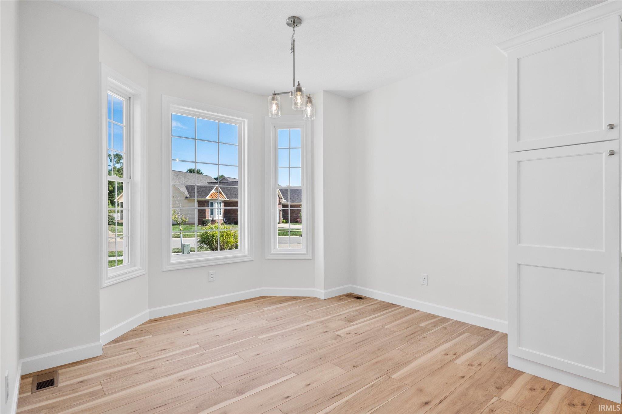 Bloomington, Indiana, 47401, United States, 3 Bedrooms Bedrooms, ,3 BathroomsBathrooms,Residential,For Sale,1977138