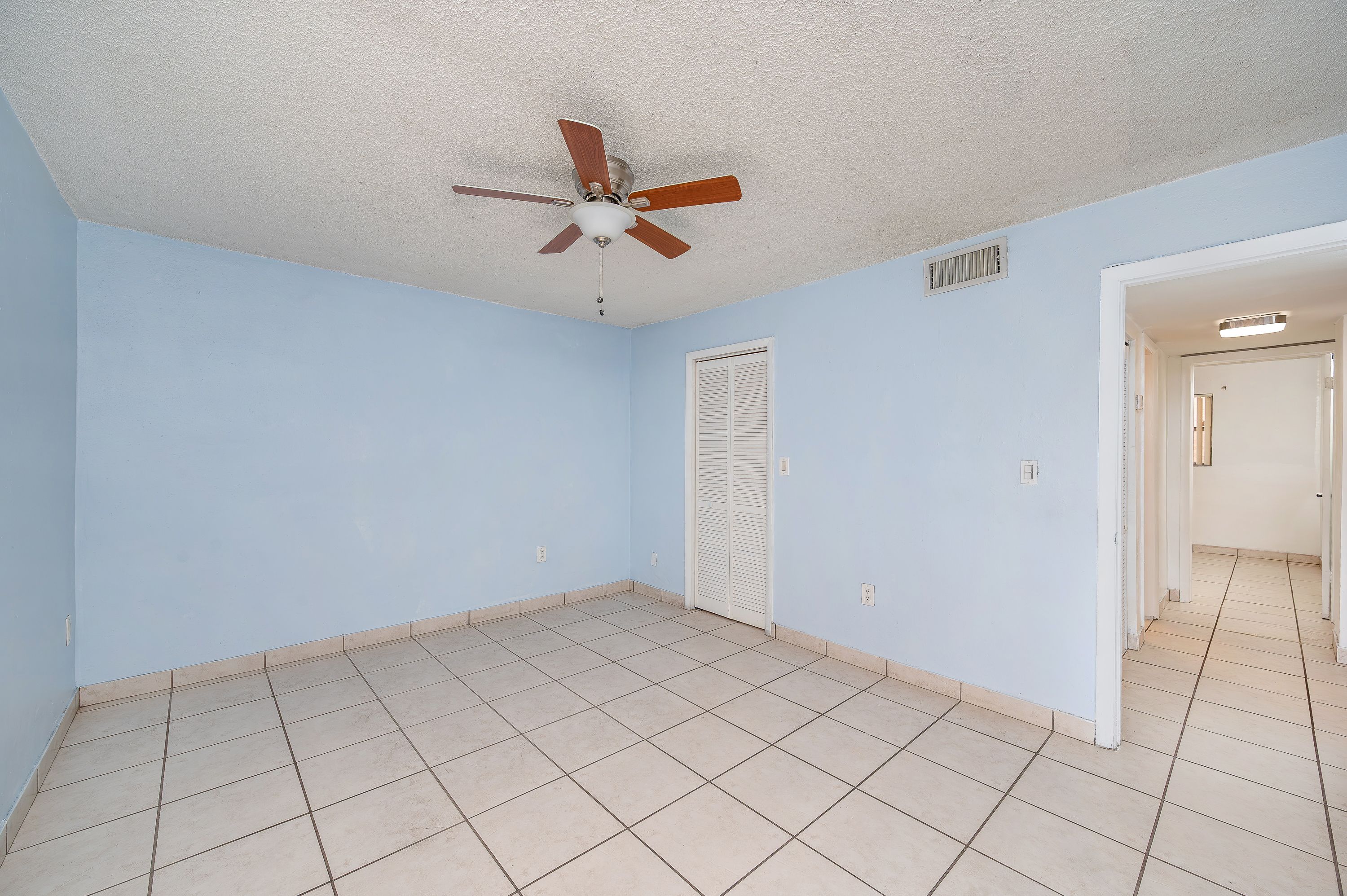  1910 W 56th St, Hialeah, FL, 33012 - 物件實景