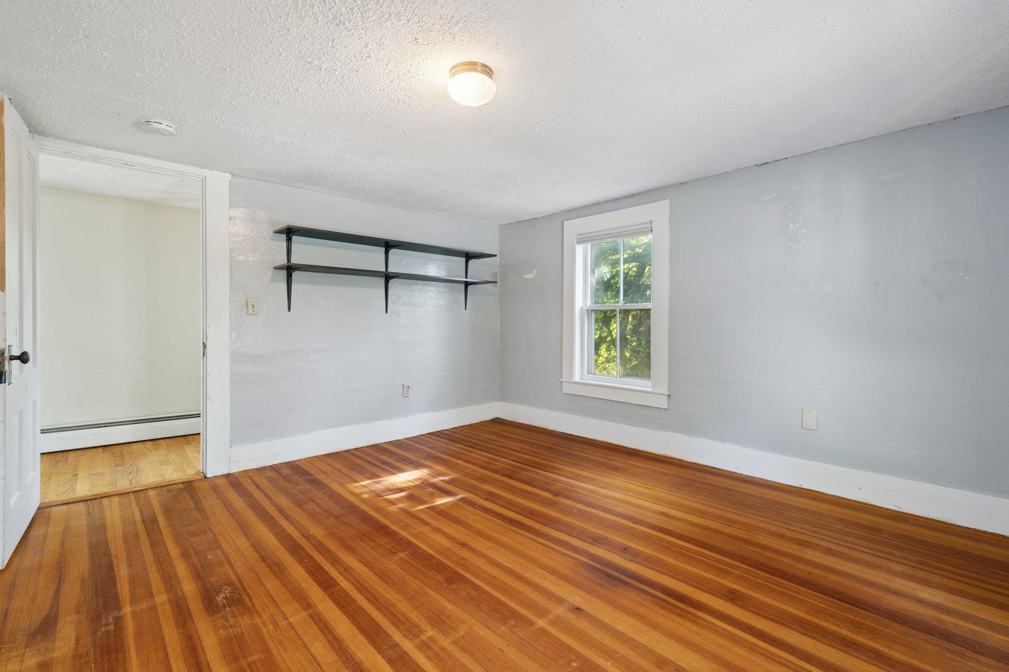 New London, New Hampshire, 03257, United States, 4 Bedrooms Bedrooms, ,2 BathroomsBathrooms,Residential,For Sale,1950111