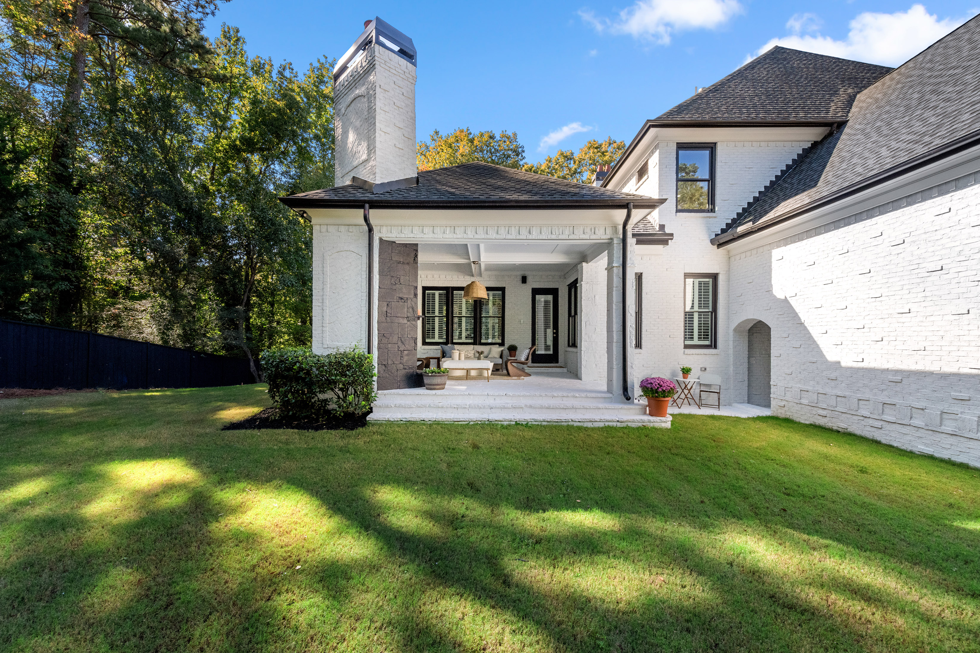  Exceptional Estate Combines Modern Luxury and Timeless Elegance - 物件實景