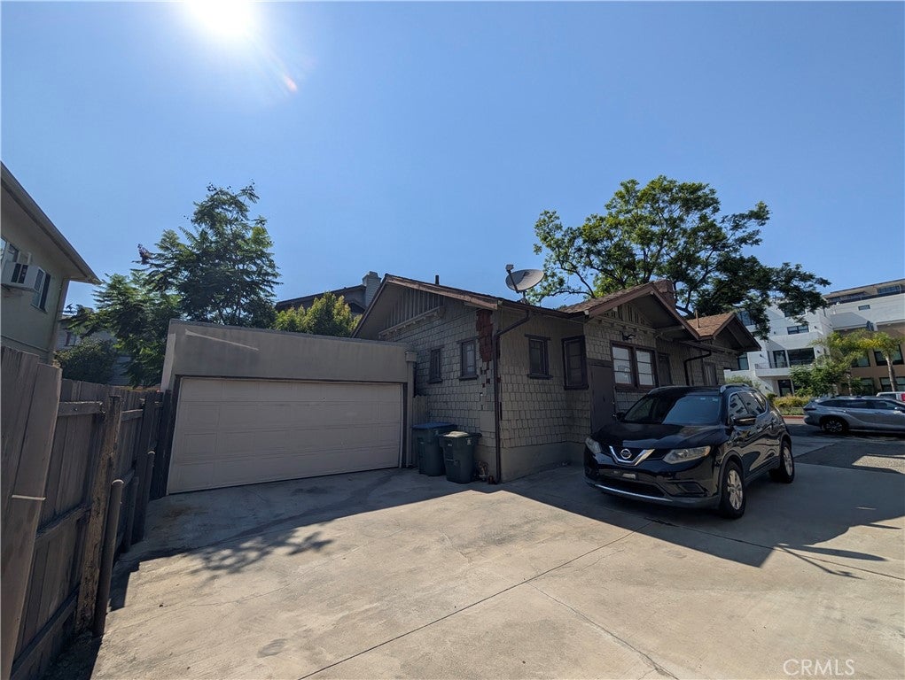 Pasadena, California, 91101, United States, 2 Bedrooms Bedrooms, ,1 BathroomBathrooms,Residential,For Sale,1938825