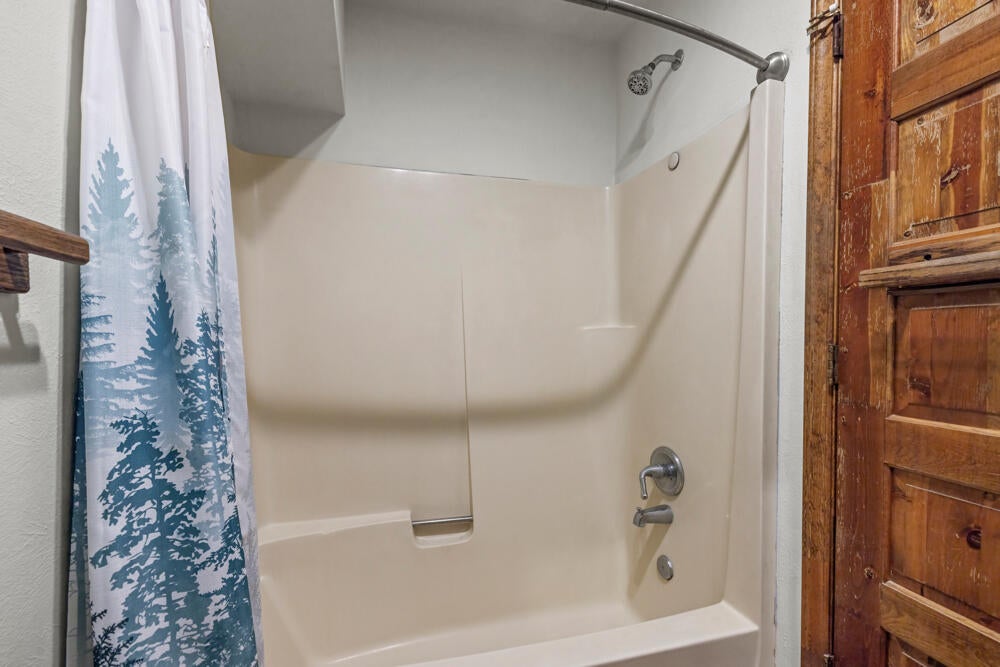 Klamath Falls, Oregon, 97601, United States, 4 Bedrooms Bedrooms, ,4 BathroomsBathrooms,Residential,For Sale,1804036