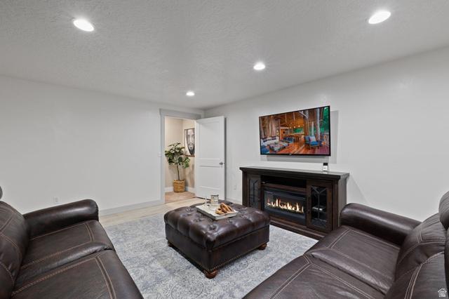 Grantsville, Utah, 84029, United States, 6 Bedrooms Bedrooms, ,4 BathroomsBathrooms,Residential,For Sale,2009662