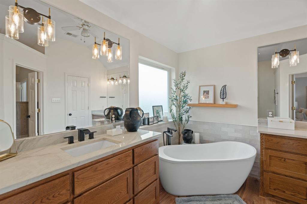 Waxahachie, Texas, 75165, United States, 3 Bedrooms Bedrooms, ,3 BathroomsBathrooms,Residential,For Sale,1987029