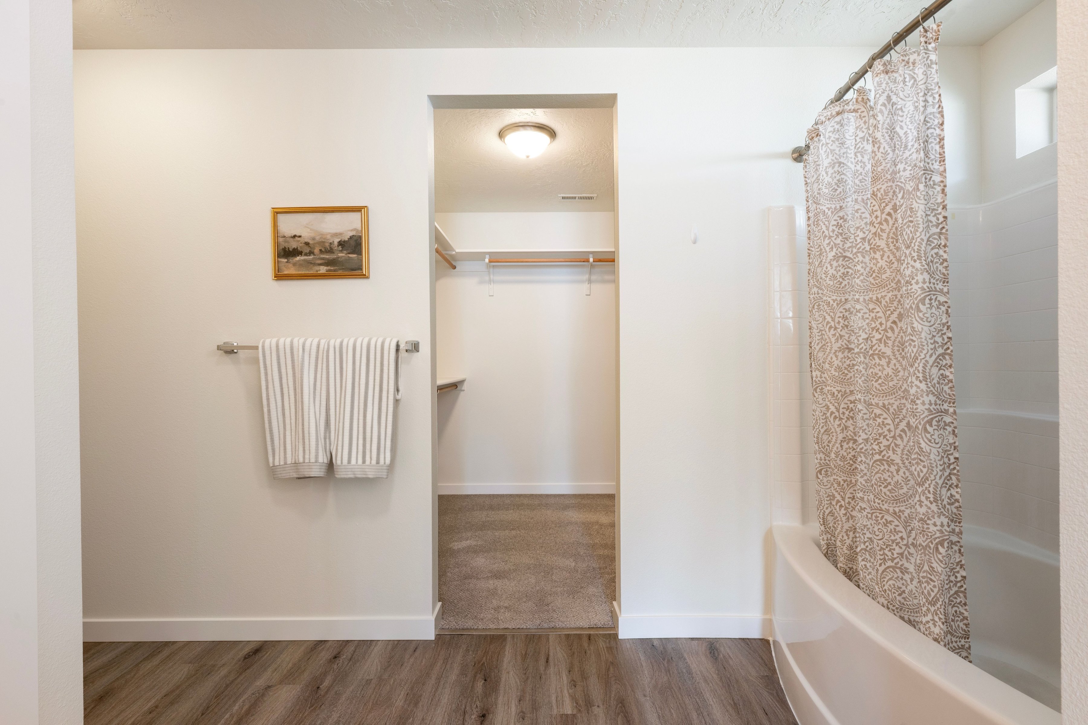  Better Than New  Move-In Ready with Space to Live & Relax - 物件實景