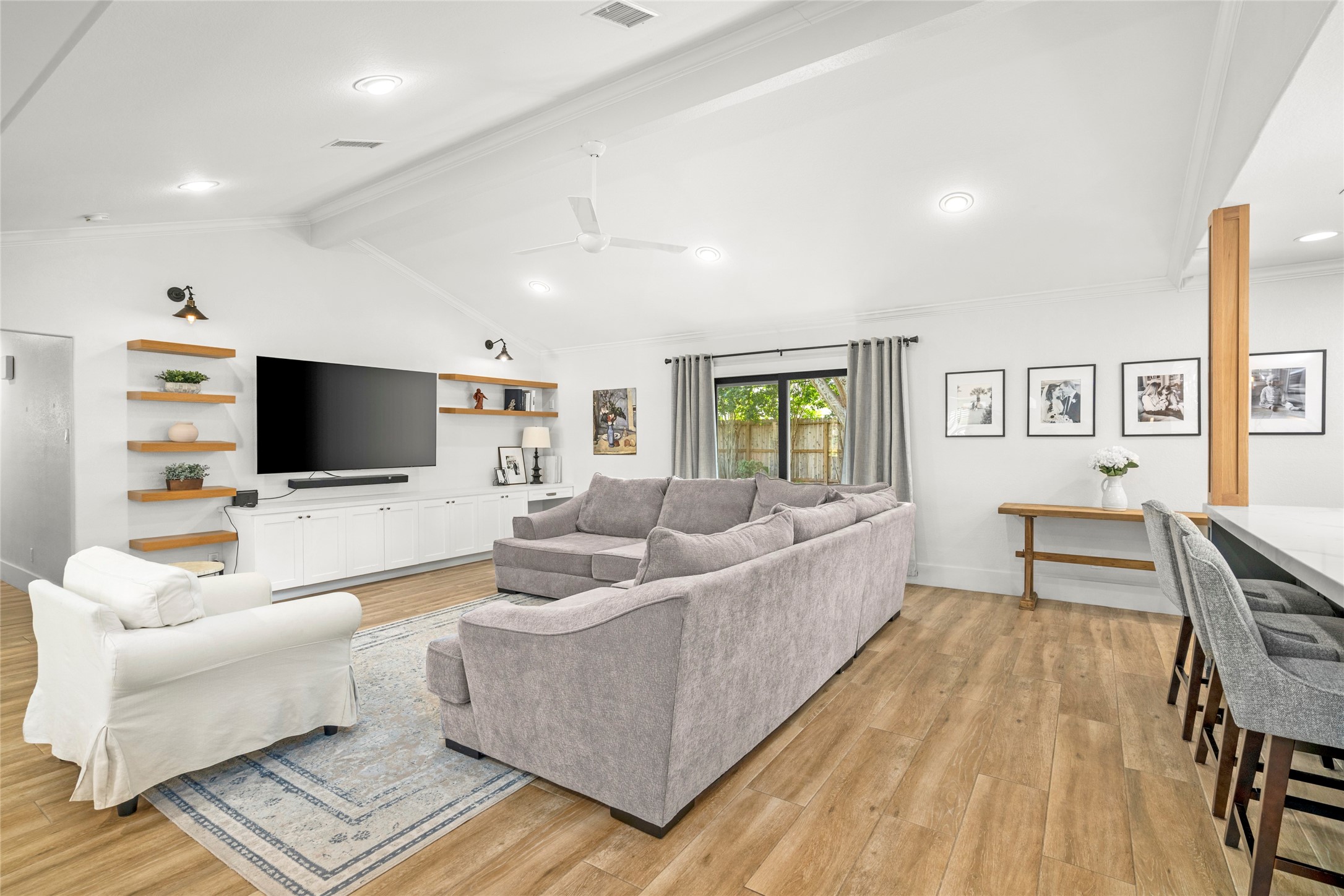  9018 Mullins Drive - 物件實景