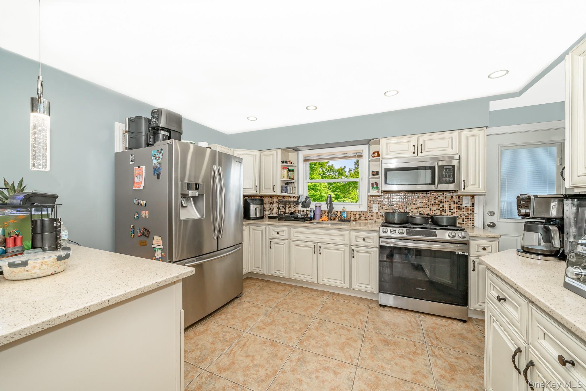 Freeport, New York, 11520, United States, 5 Bedrooms Bedrooms, ,3 BathroomsBathrooms,Residential,For Sale,1977897