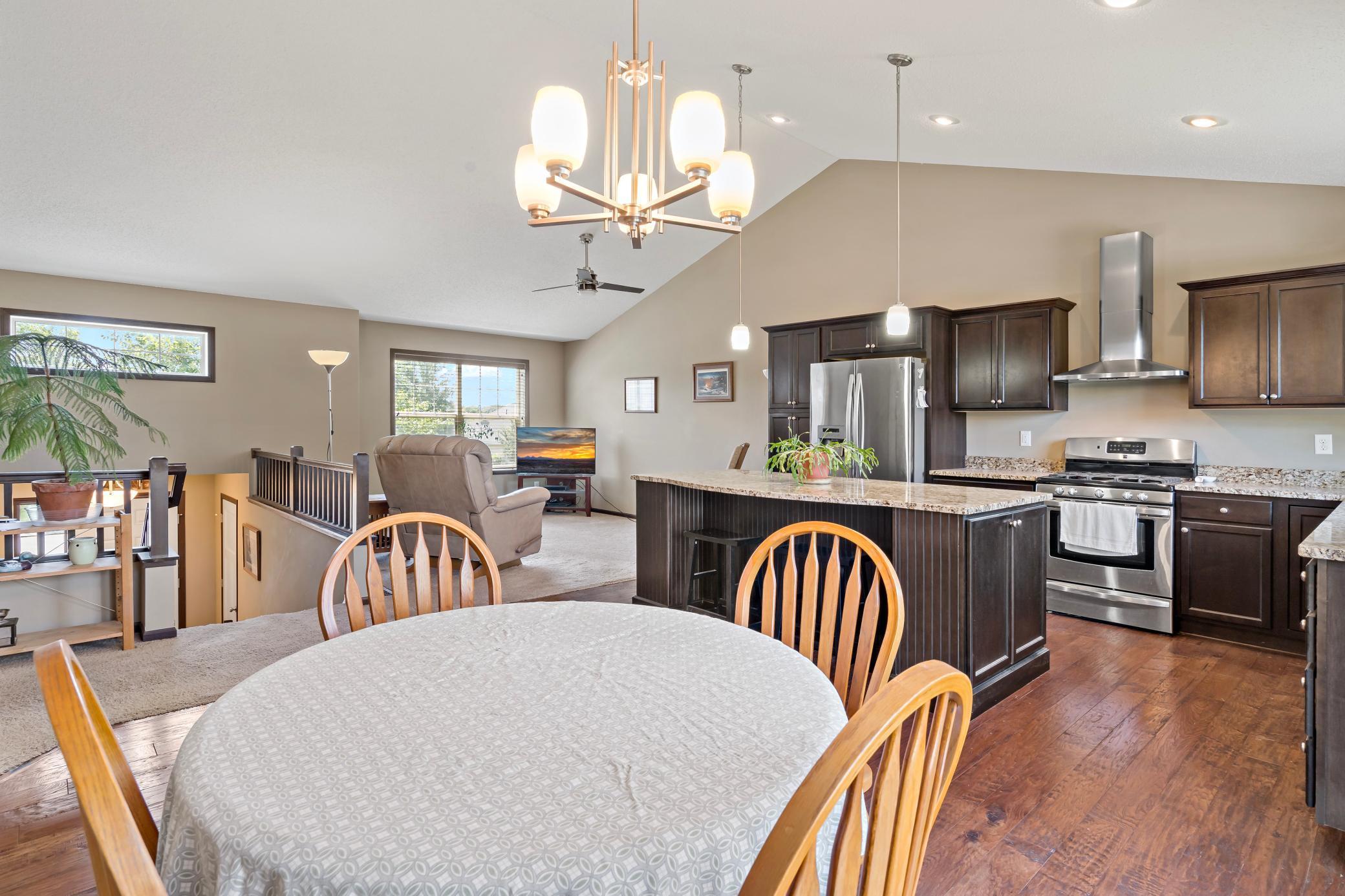 Shakopee, Minnesota, 55379, United States, 5 Bedrooms Bedrooms, ,2 BathroomsBathrooms,Residential,For Sale,1918771