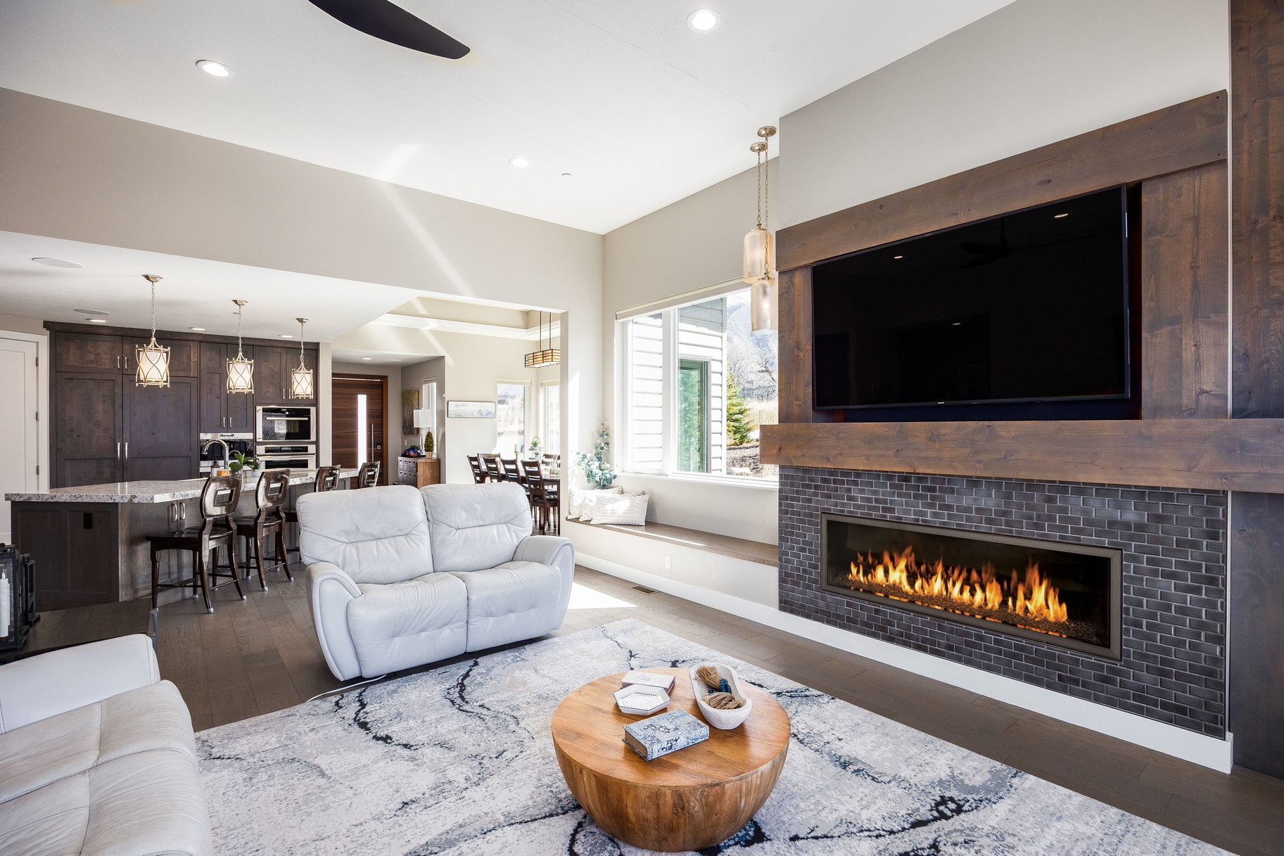  Mountain Contemporary Masterpiece with Panoramic Summit Creek Views - 物件實景