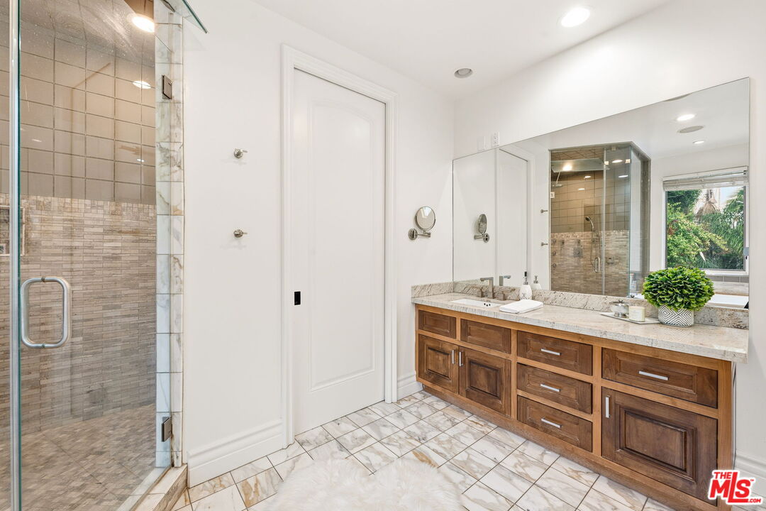 Encino, California, 91436, United States, 4 Bedrooms Bedrooms, ,3 BathroomsBathrooms,Residential,For Sale,1988091